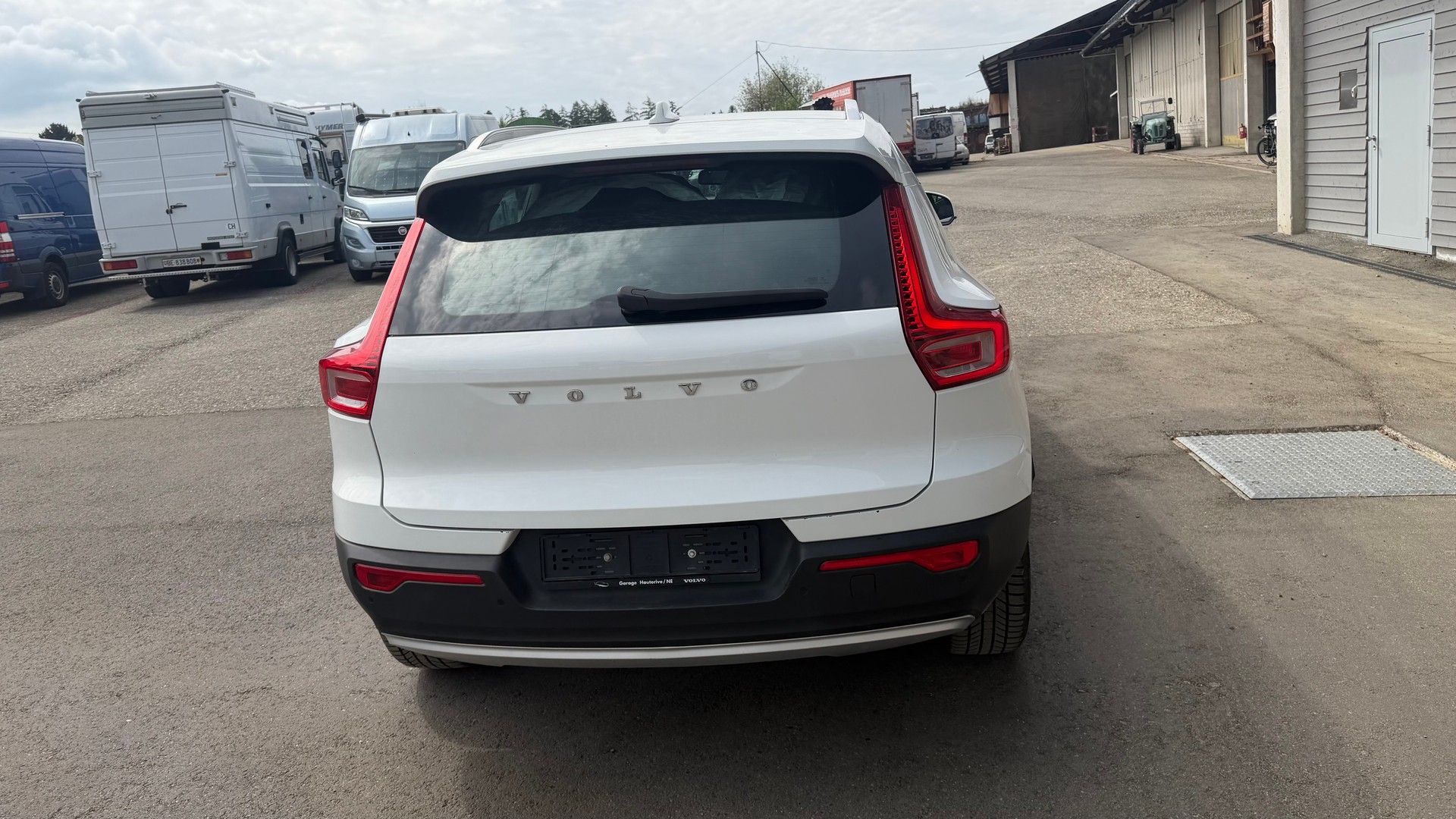 VOLVO XC40 D3 AWD Momentum Geartronic-image-4