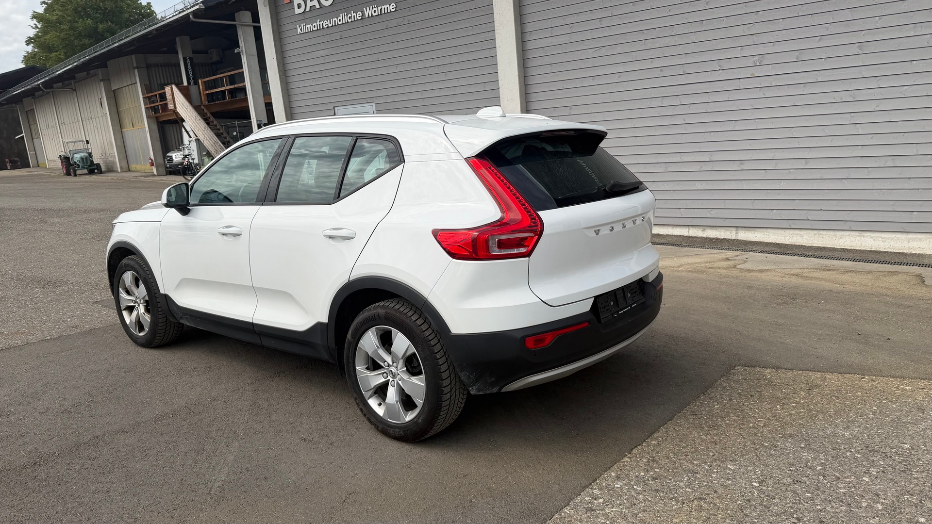 VOLVO XC40 D3 AWD Momentum Geartronic-image-1