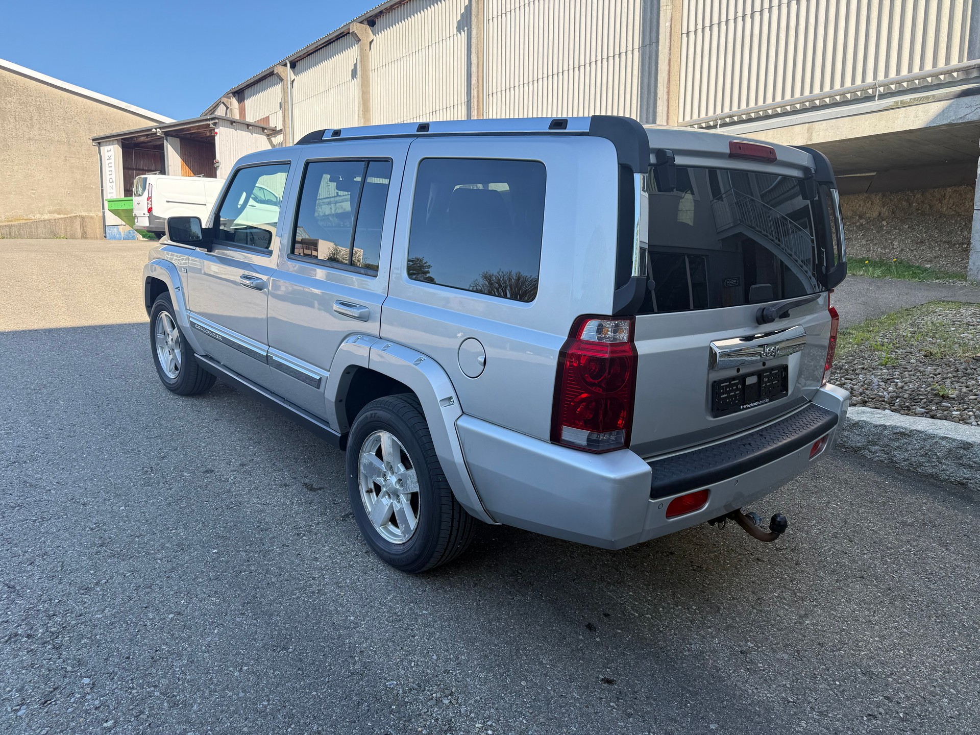 JEEP Commander 5.7 HEMI Limited Automatic-image-4