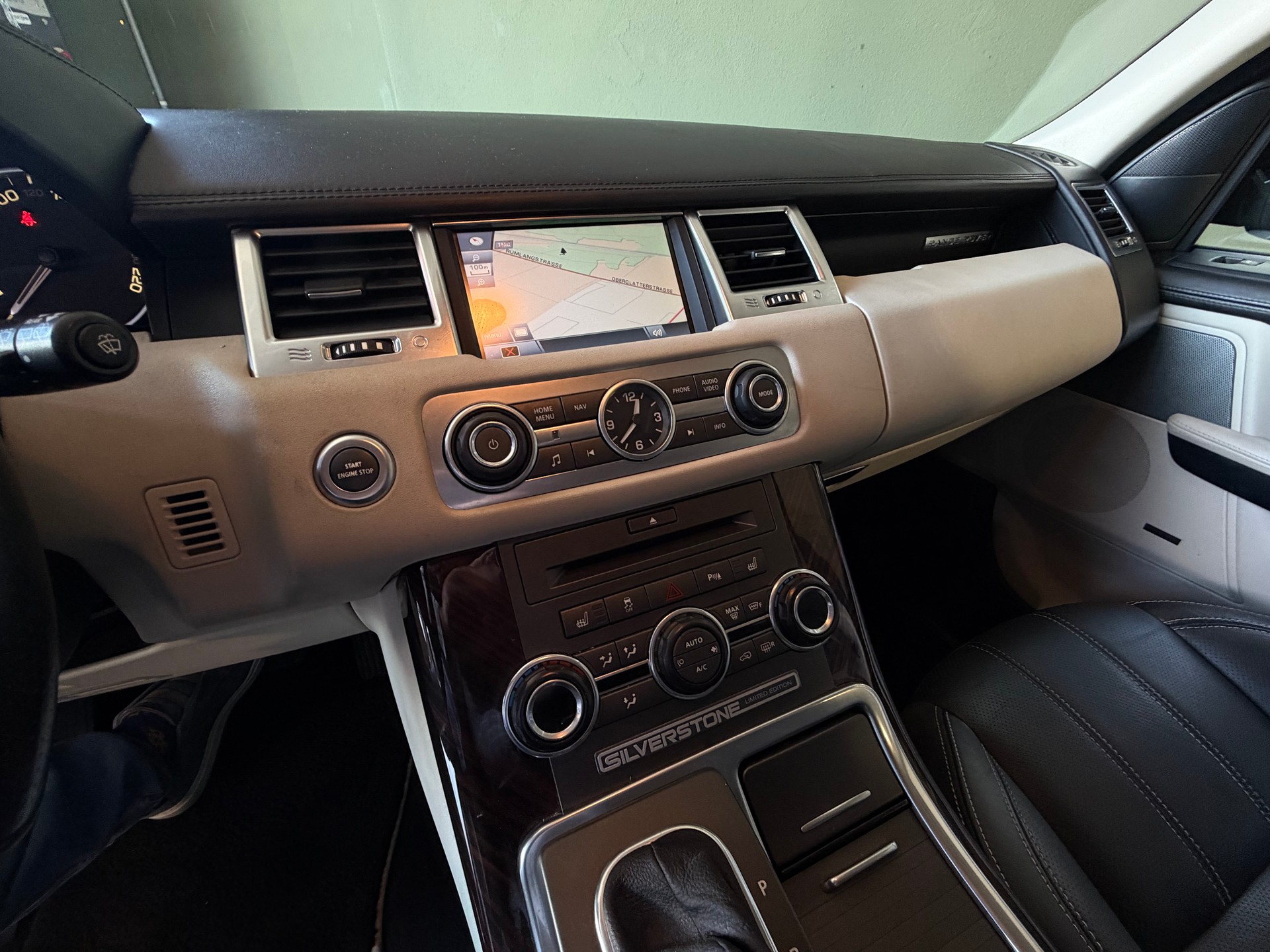 LAND ROVER Range Rover Sport 3.0 TDV6 HSE Automatic * Ab MFK *-image-9