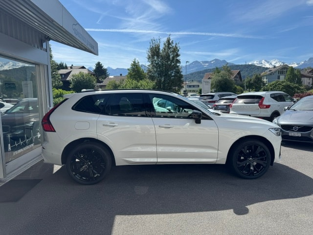 VOLVO XC60 2.0 B5 MH Black Edition AWD-image-2