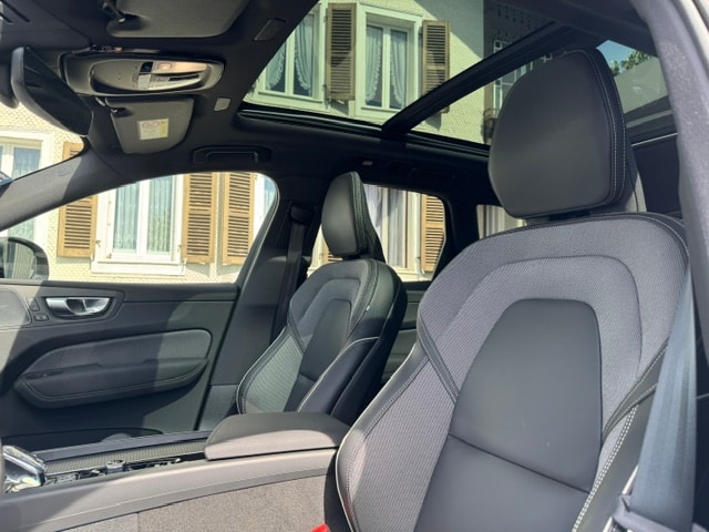 VOLVO XC60 2.0 B5 MH Black Edition AWD-image-9