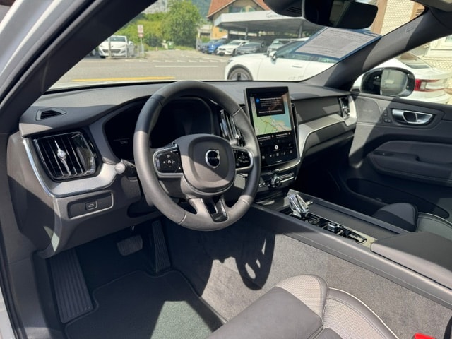 VOLVO XC60 2.0 B5 MH Black Edition AWD-image-7