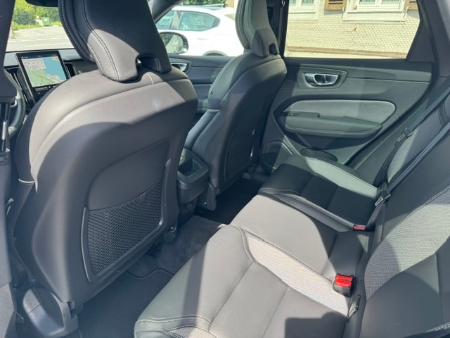 VOLVO XC60 2.0 B5 MH Black Edition AWD-image-10