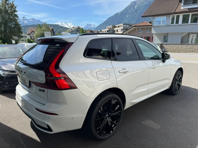 VOLVO XC60 2.0 B5 MH Black Edition AWD-image-3