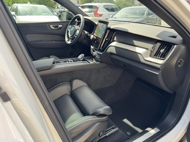VOLVO XC60 2.0 B5 MH Black Edition AWD-image-13