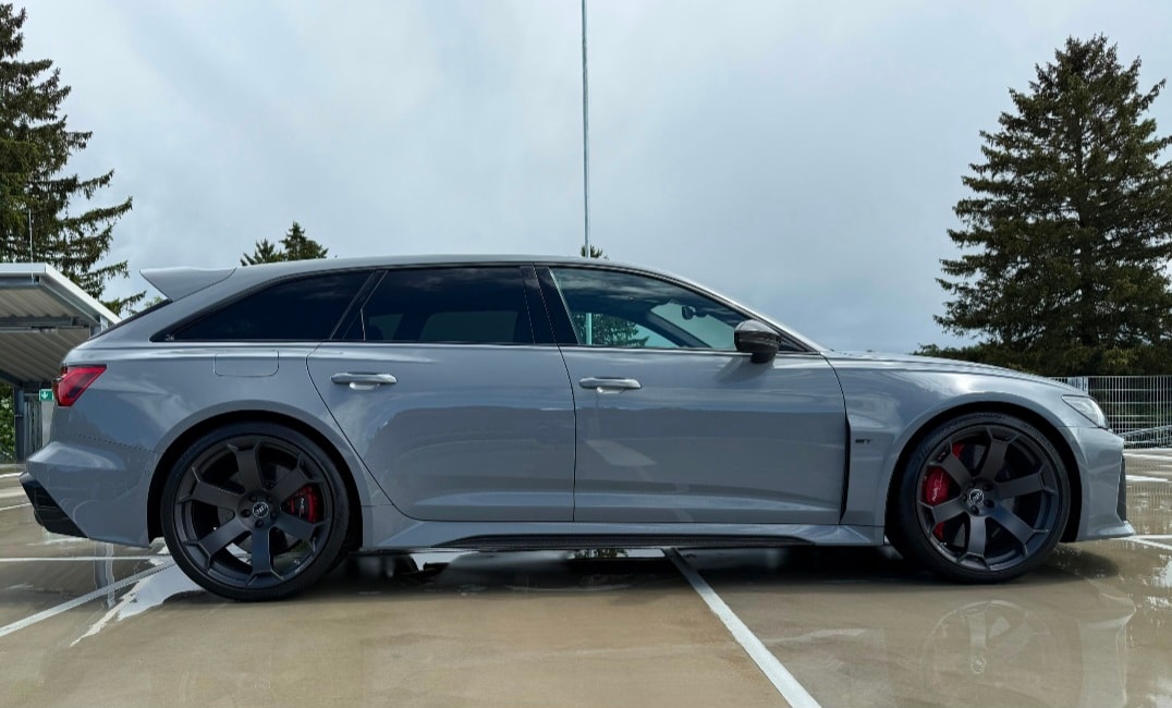 AUDI Audi RS6 Avant GT PANO/STANDHZG !! 1 of 660-showroom-element-1