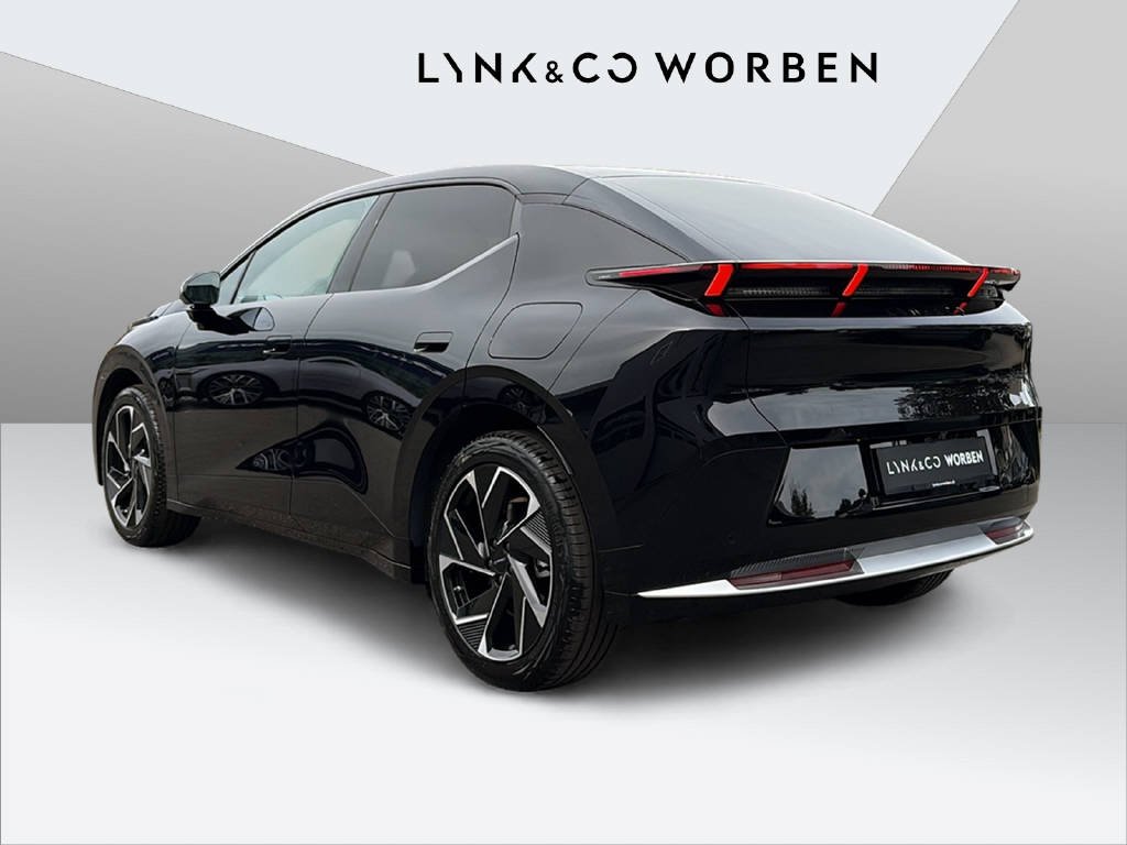 LYNK & CO 02-showroom-element-2