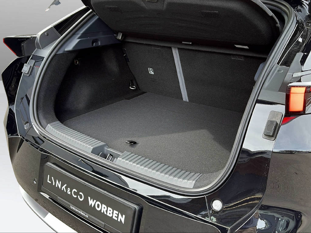 LYNK & CO 02-image-21