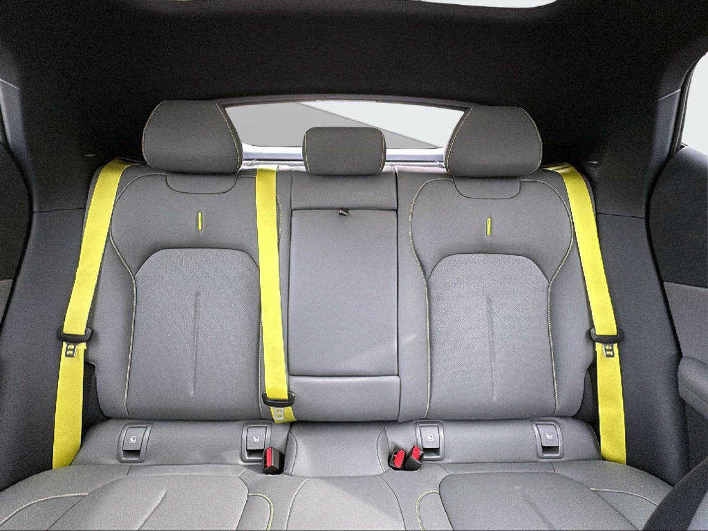 LYNK & CO 02-image-18
