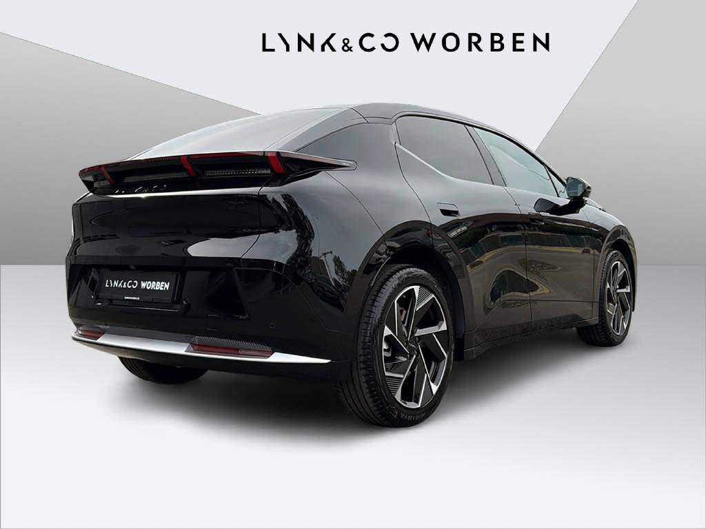 LYNK & CO 02-showroom-element-3