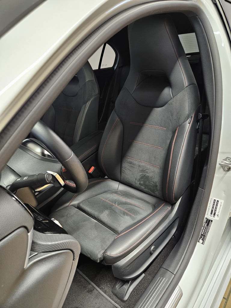 MERCEDES-BENZ A 250 e AMG Line-image-5