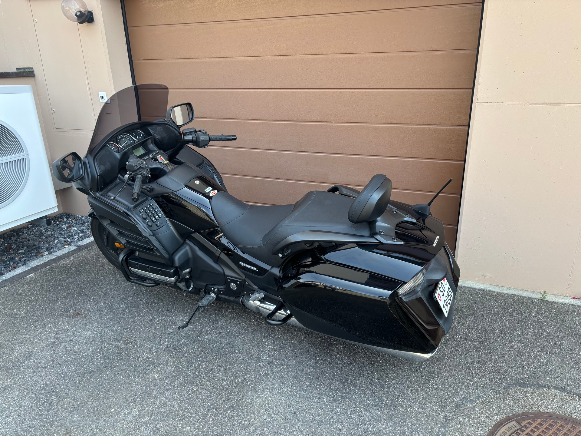 HONDA GL 1800 F6B D Bagger-image-1