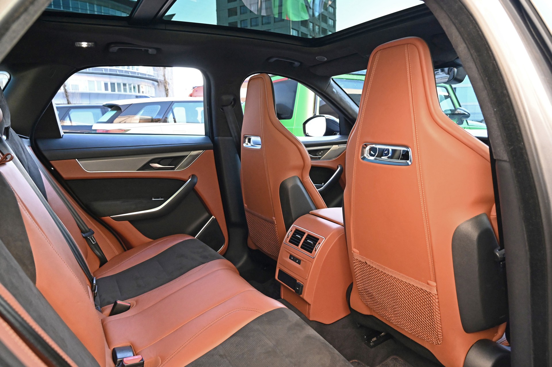 JAGUAR F-Pace 5.0 V8 SVR P550 AWD-image-14