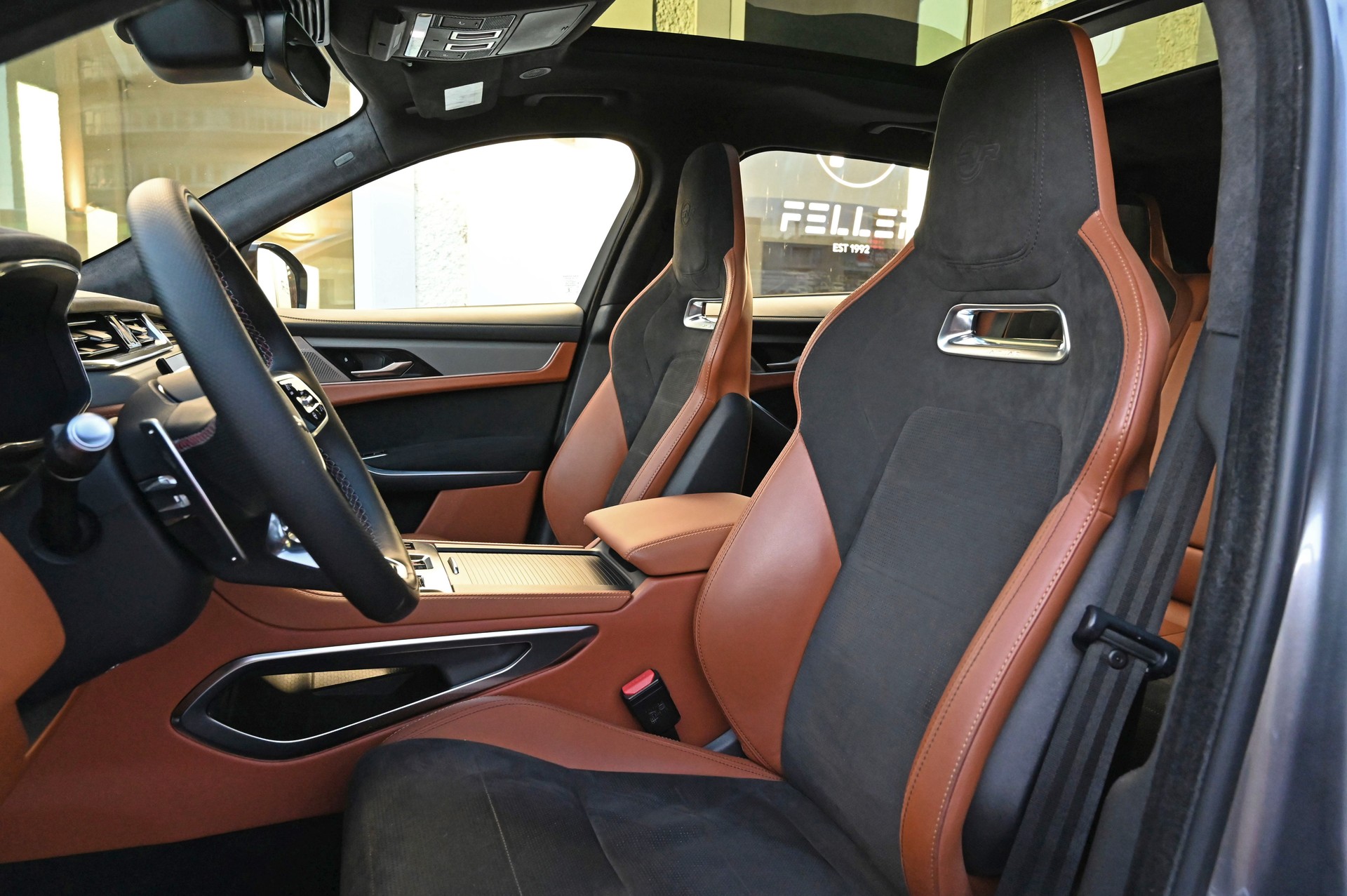JAGUAR F-Pace 5.0 V8 SVR P550 AWD-image-10