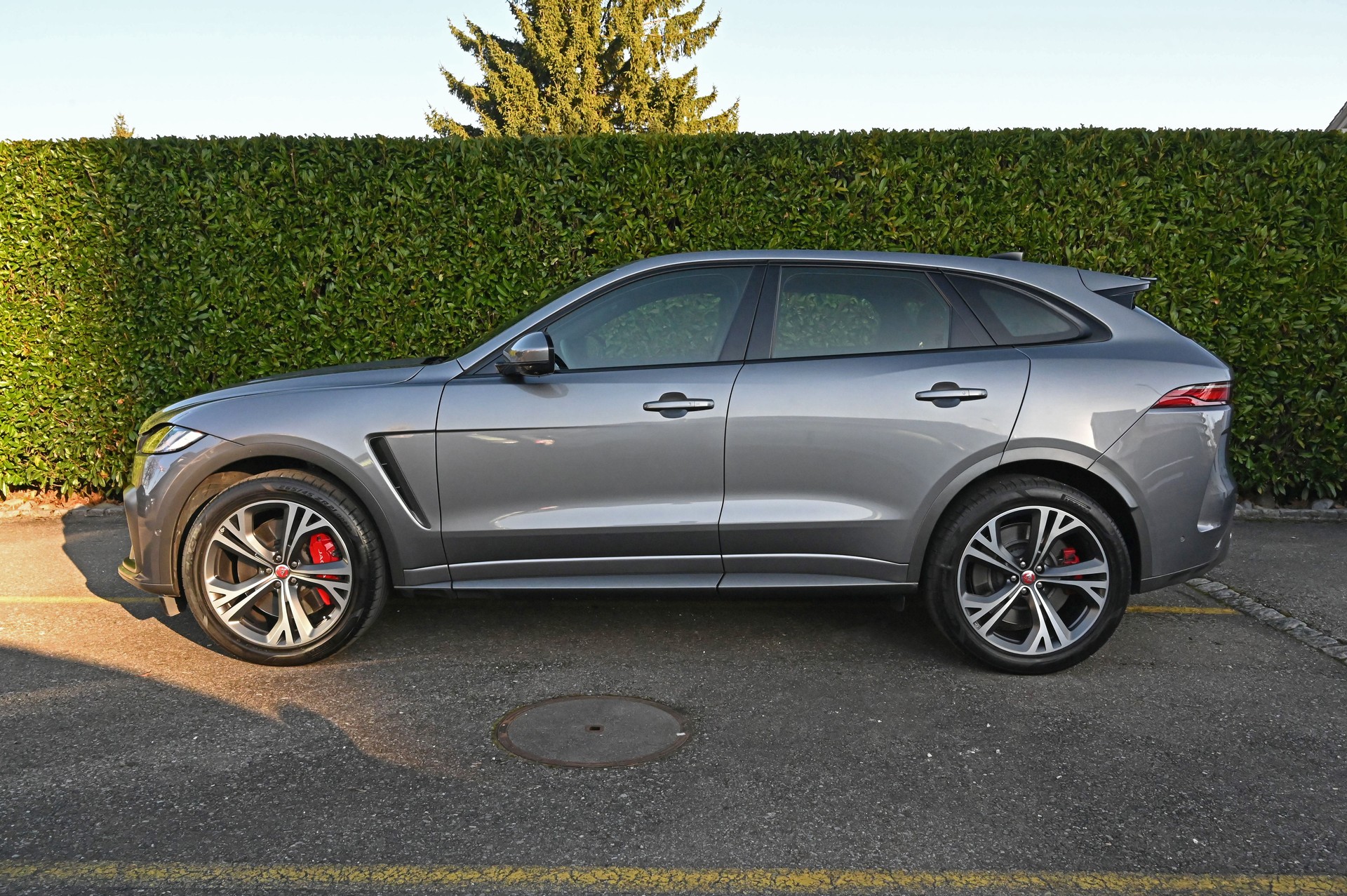 JAGUAR F-Pace 5.0 V8 SVR P550 AWD-image-4