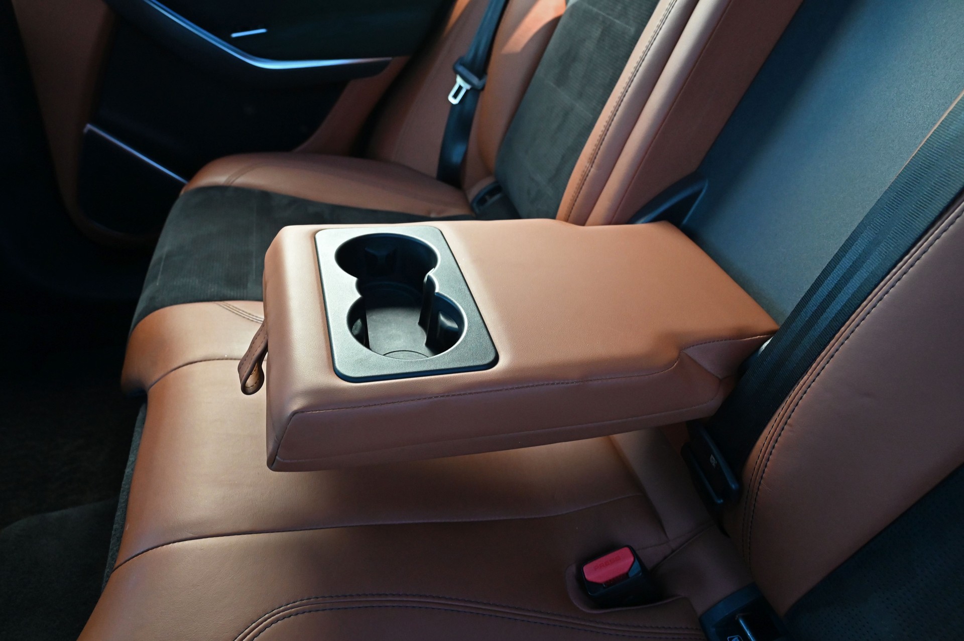 JAGUAR F-Pace 5.0 V8 SVR P550 AWD-image-22