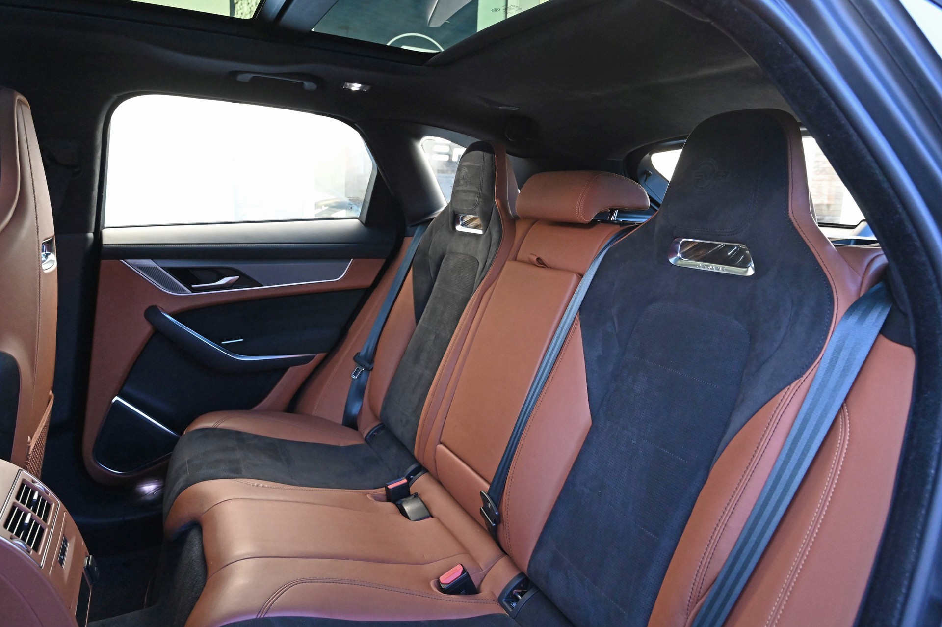 JAGUAR F-Pace 5.0 V8 SVR P550 AWD-image-13
