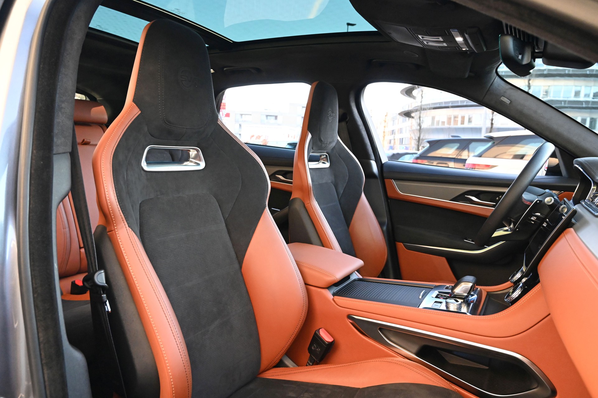 JAGUAR F-Pace 5.0 V8 SVR P550 AWD-image-18