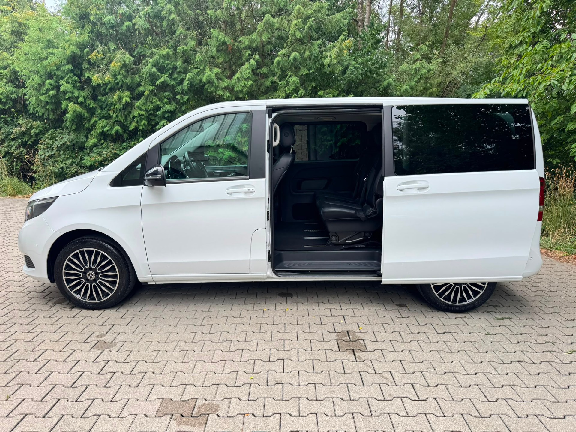 MERCEDES-BENZ V 220 d kompakt 4Matic 7G-Tronic-showroom-element-2