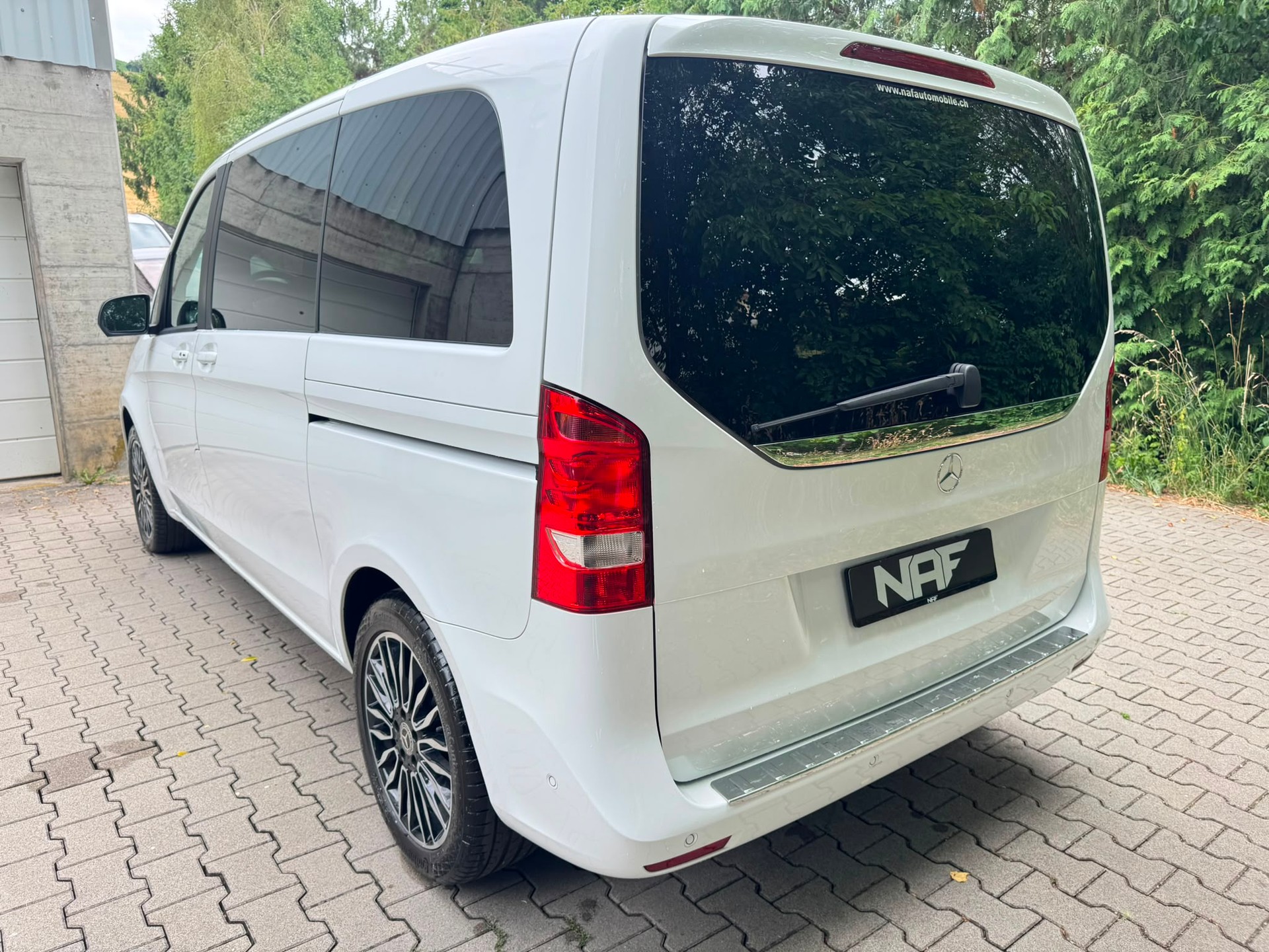 MERCEDES-BENZ V 220 d kompakt 4Matic 7G-Tronic-showroom-element-3