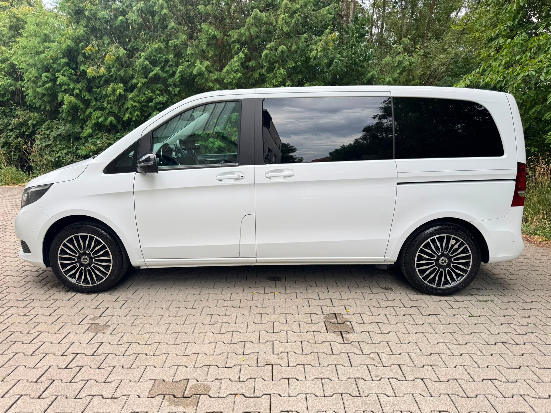 MERCEDES-BENZ V 220 d kompakt 4Matic 7G-Tronic-showroom-element-1