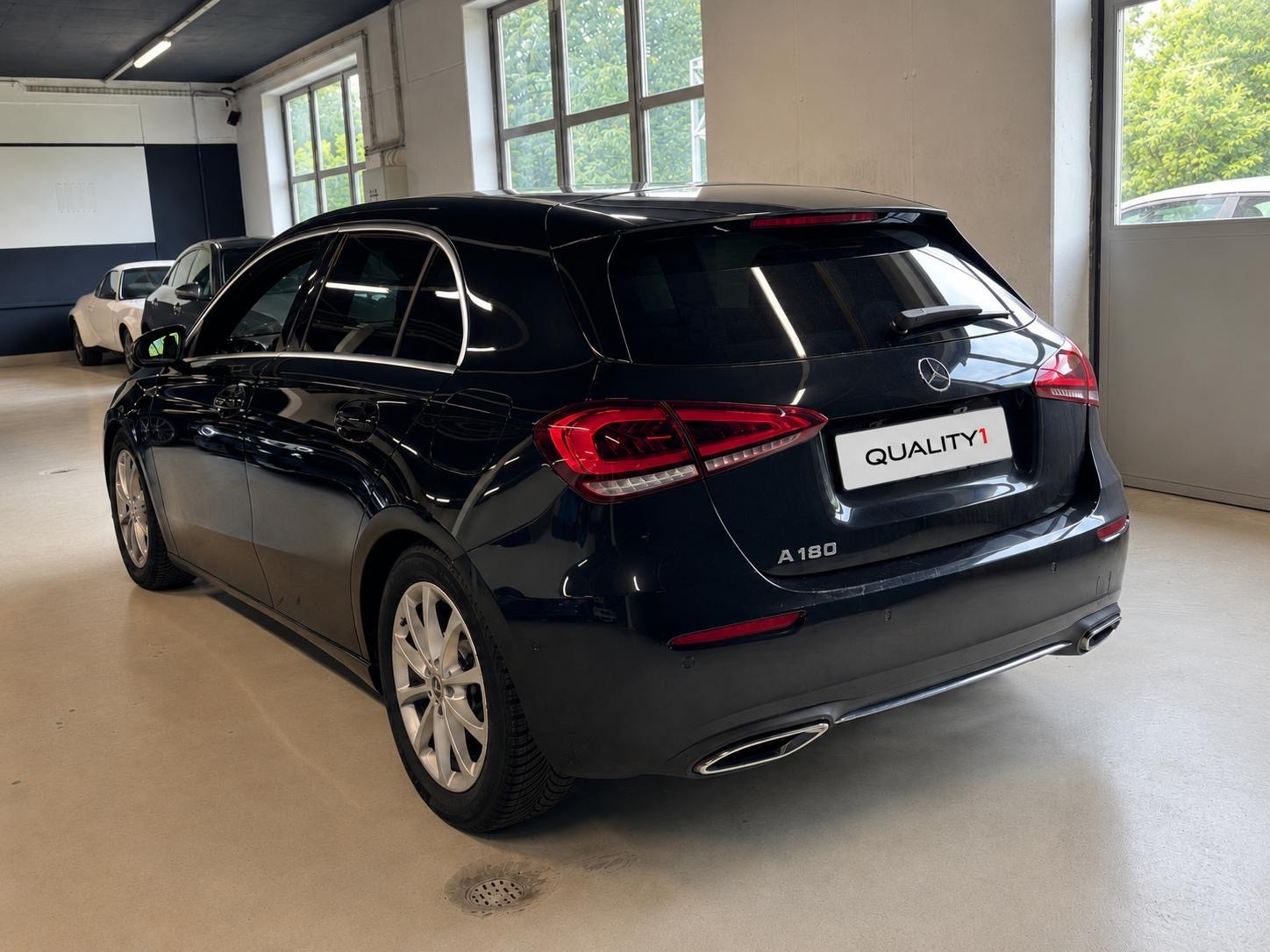 MERCEDES-BENZ A 180 | CH-Fahrzeug | Elegantes Luxus-Interieur-image-7