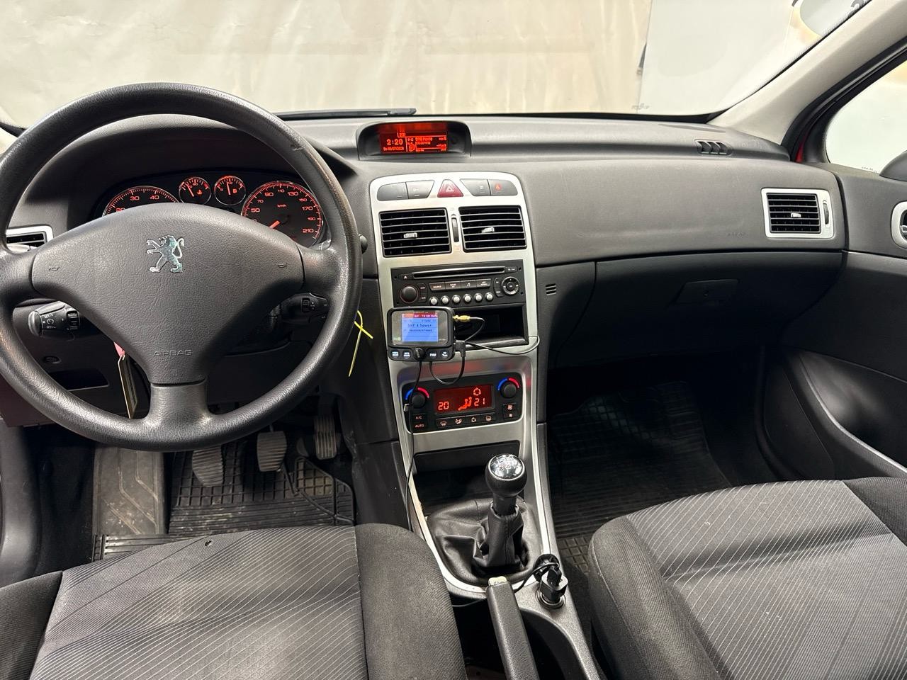 PEUGEOT 307 SW 2.0 16V Premium-image-5