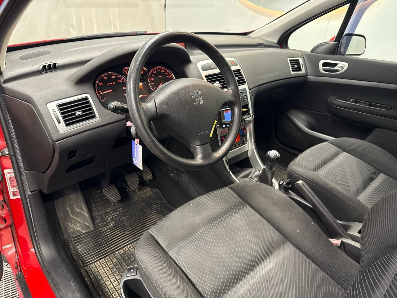 PEUGEOT 307 SW 2.0 16V Premium-showroom-element-2