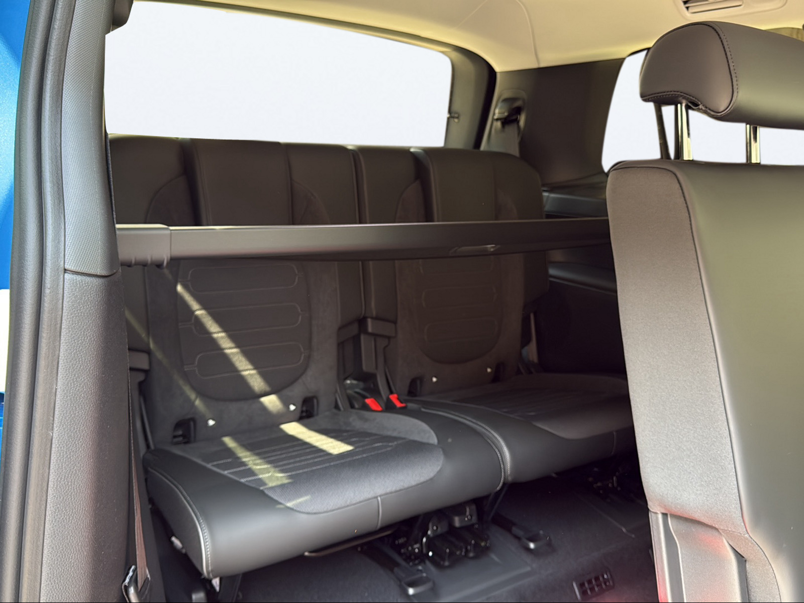 VW ID.Buzz LWB Pro 4 Motion-image-15