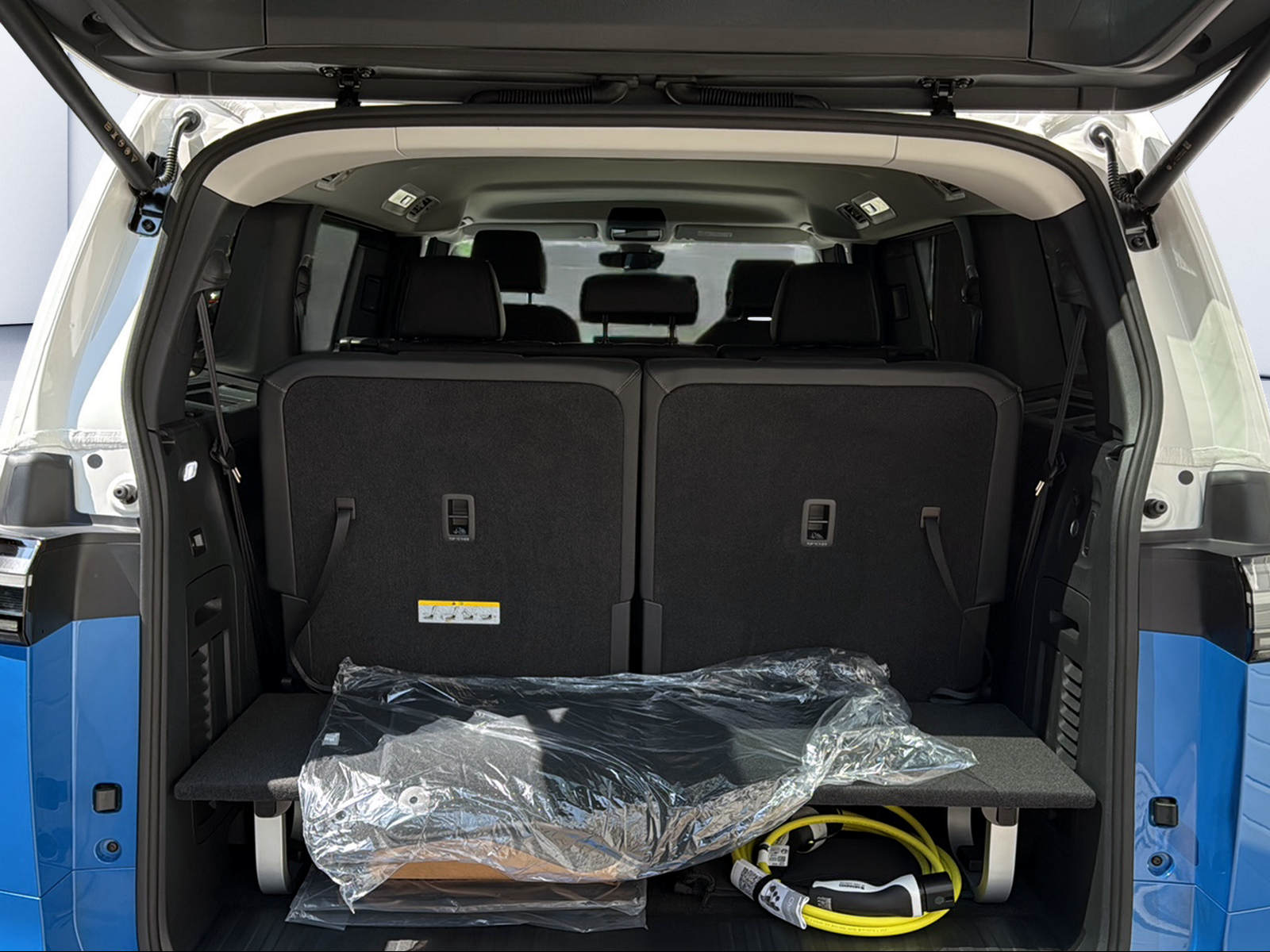 VW ID.Buzz LWB Pro 4 Motion-image-8