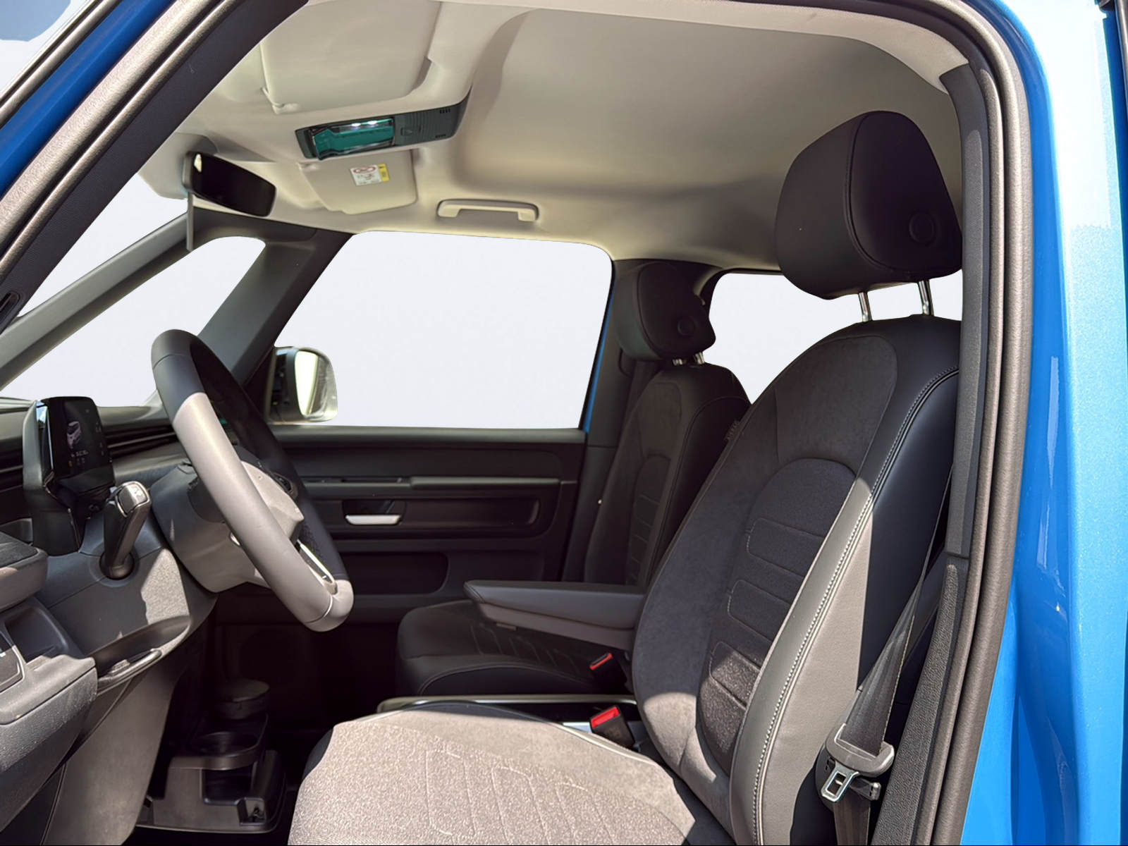 VW ID.Buzz LWB Pro 4 Motion-image-9