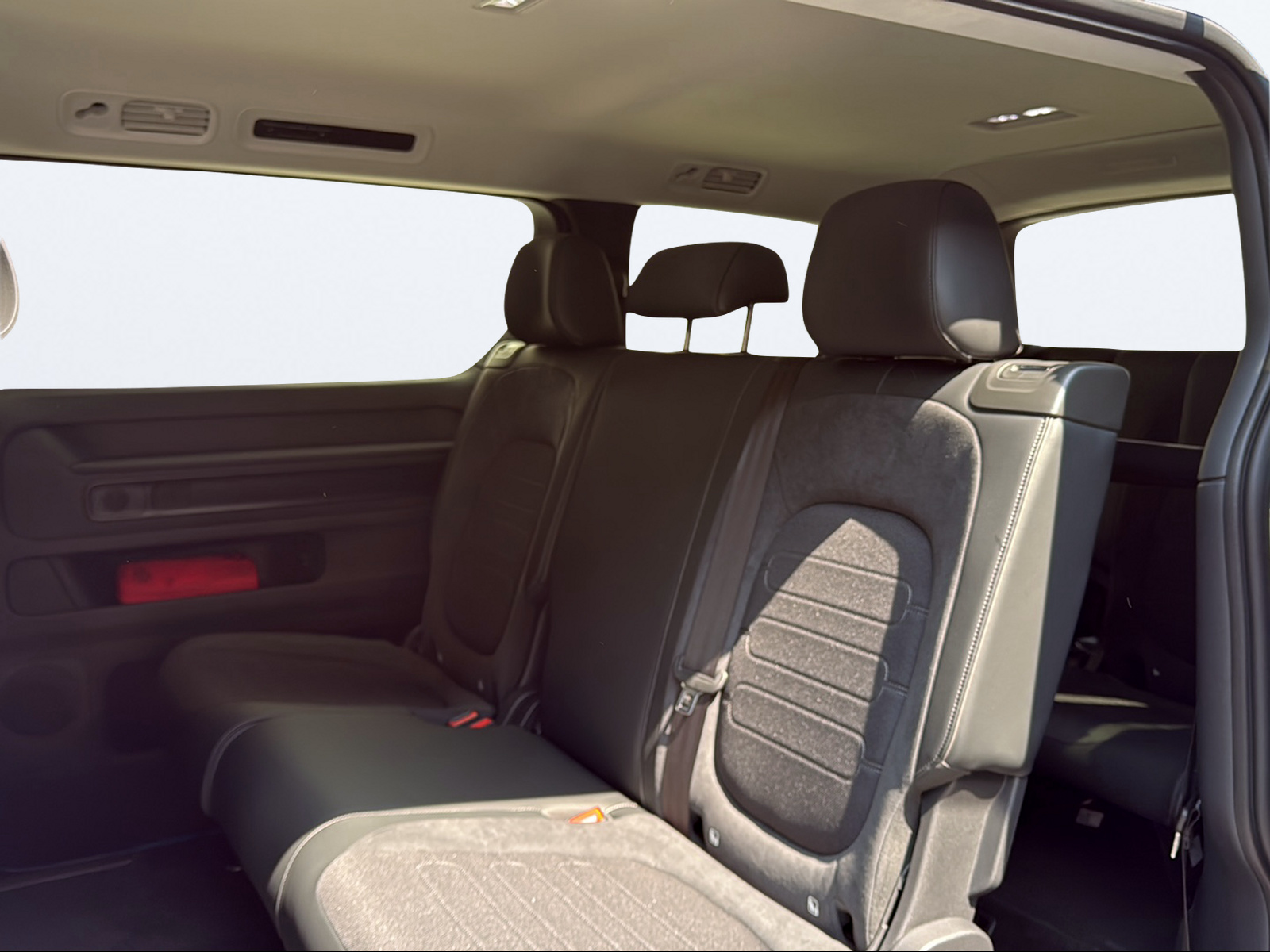 VW ID.Buzz LWB Pro 4 Motion-image-13
