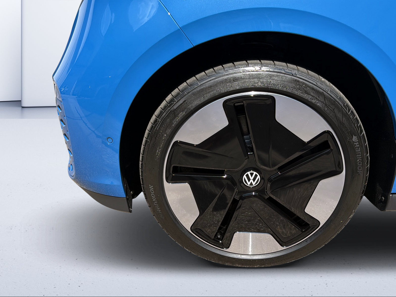 VW ID.Buzz LWB Pro 4 Motion-image-14