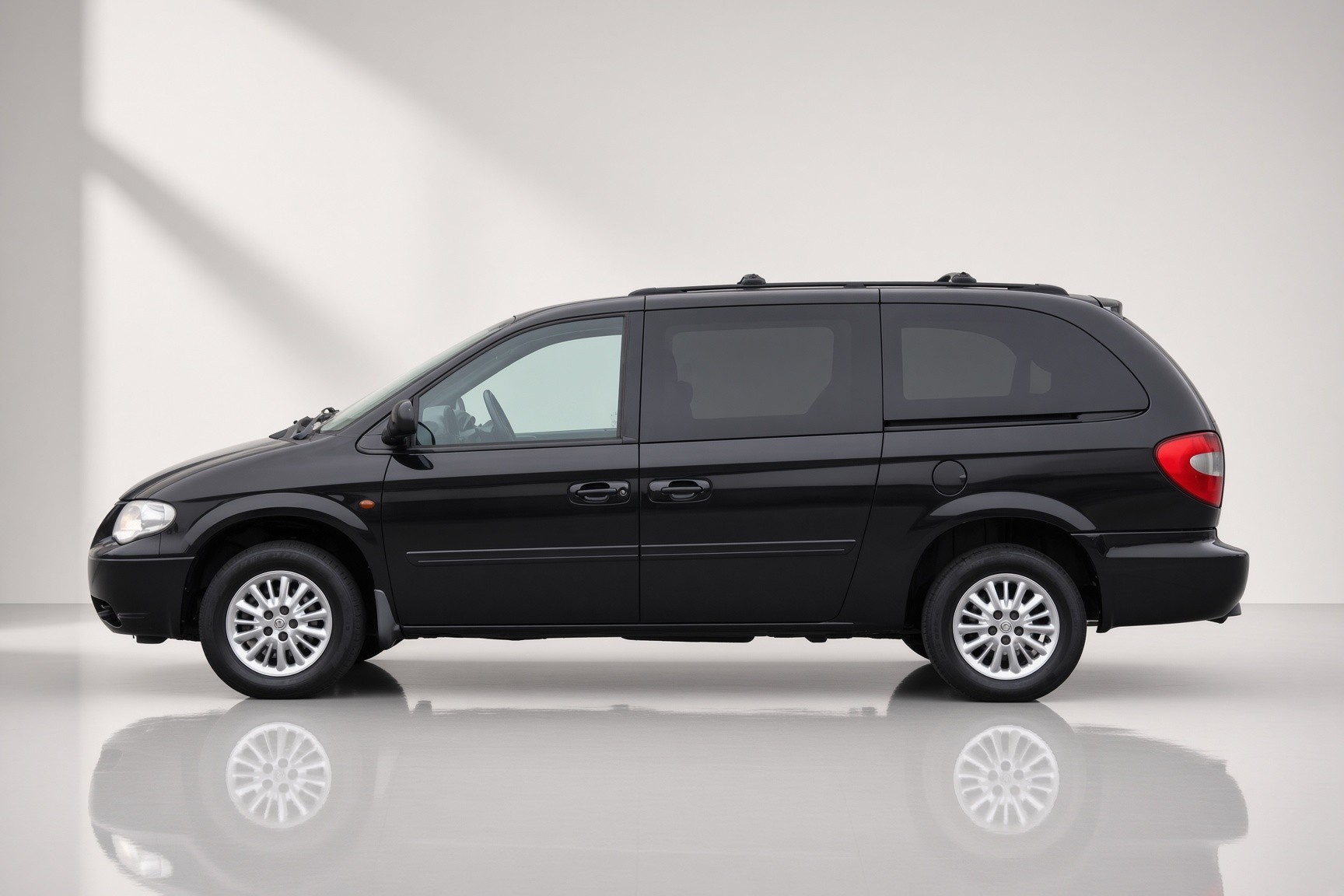 CHRYSLER Grand Voy. 2.8 CRD LX Automatic-showroom-element-1