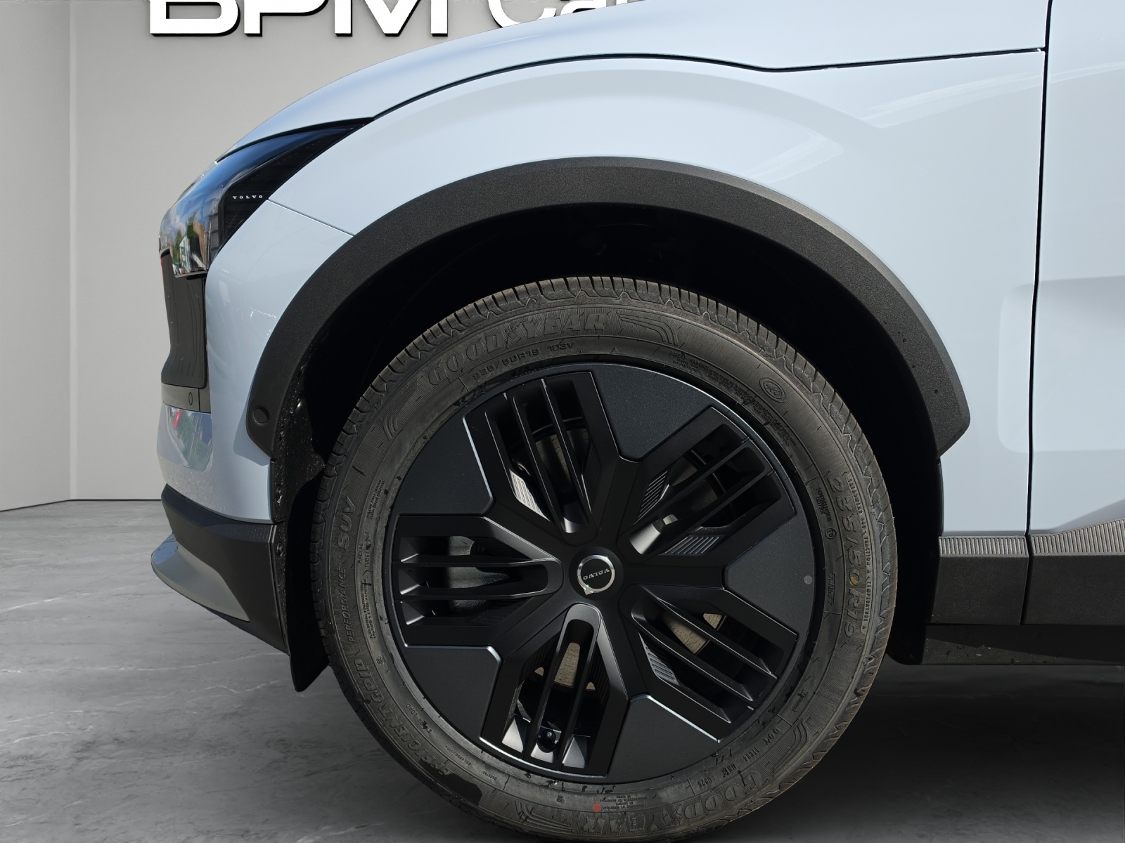 VOLVO EX30 Cross Country P8 69 kWh AWD Plus-image-7