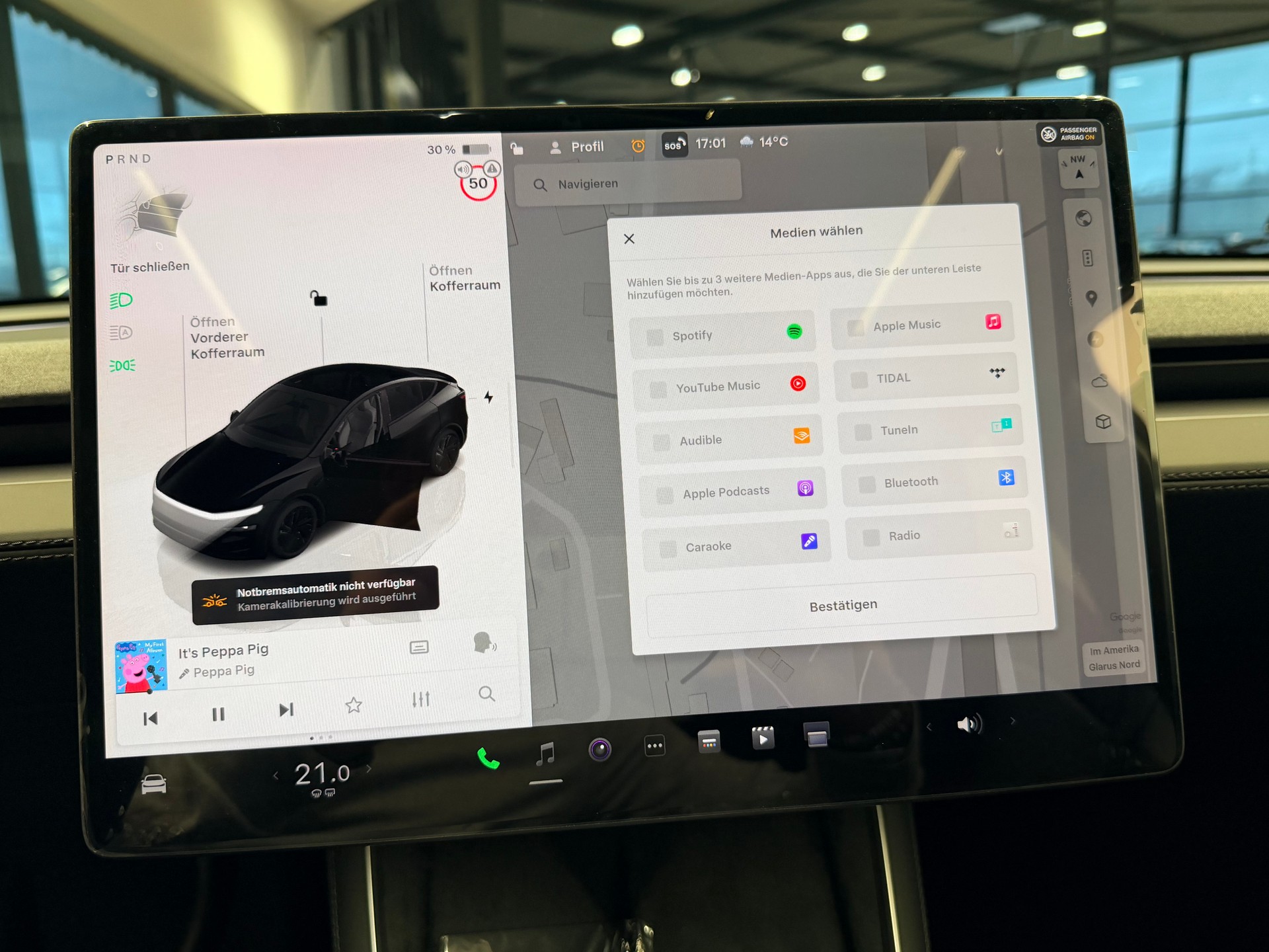 TESLA Model Y Long Range Premium AWD-image-24