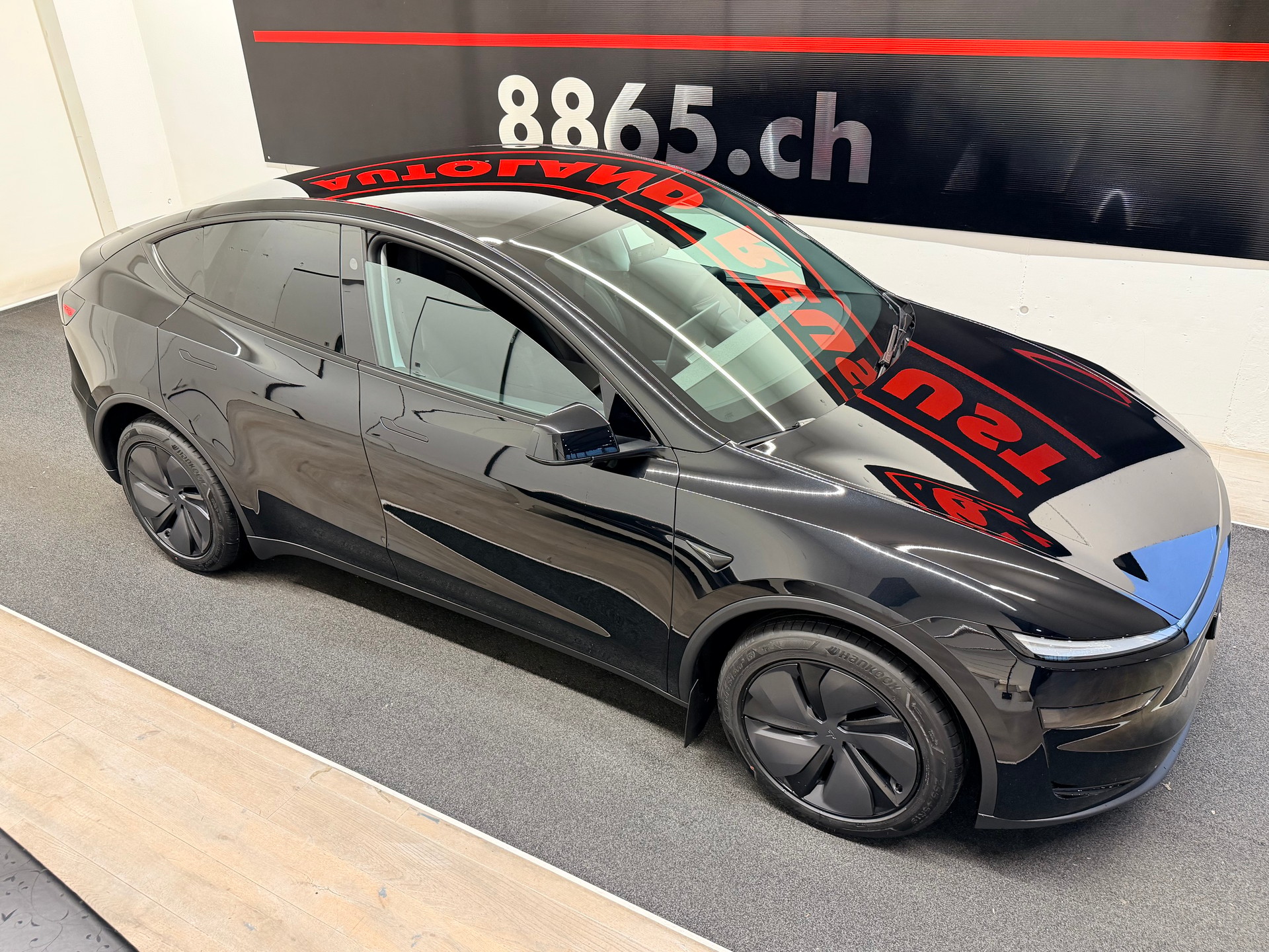 TESLA Model Y Long Range Premium AWD-image-4