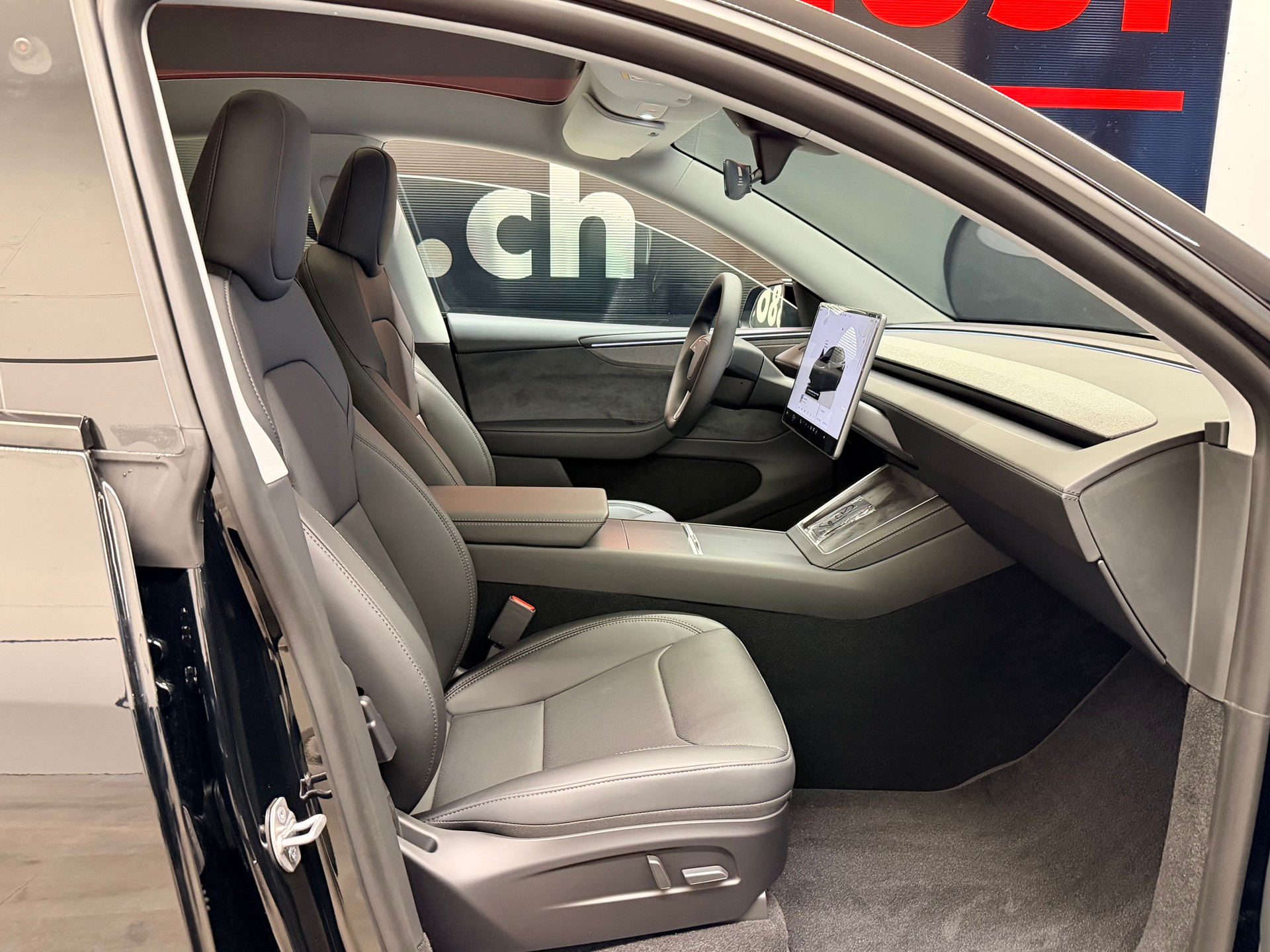 TESLA Model Y Long Range Premium AWD-image-20