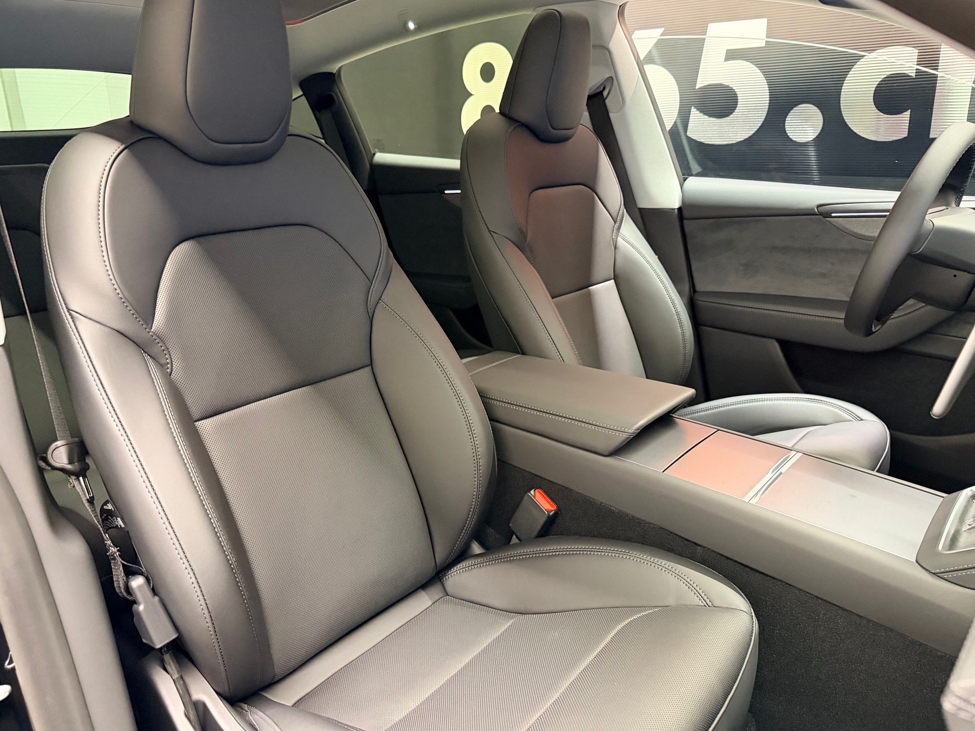 TESLA Model Y Long Range Premium AWD-image-21