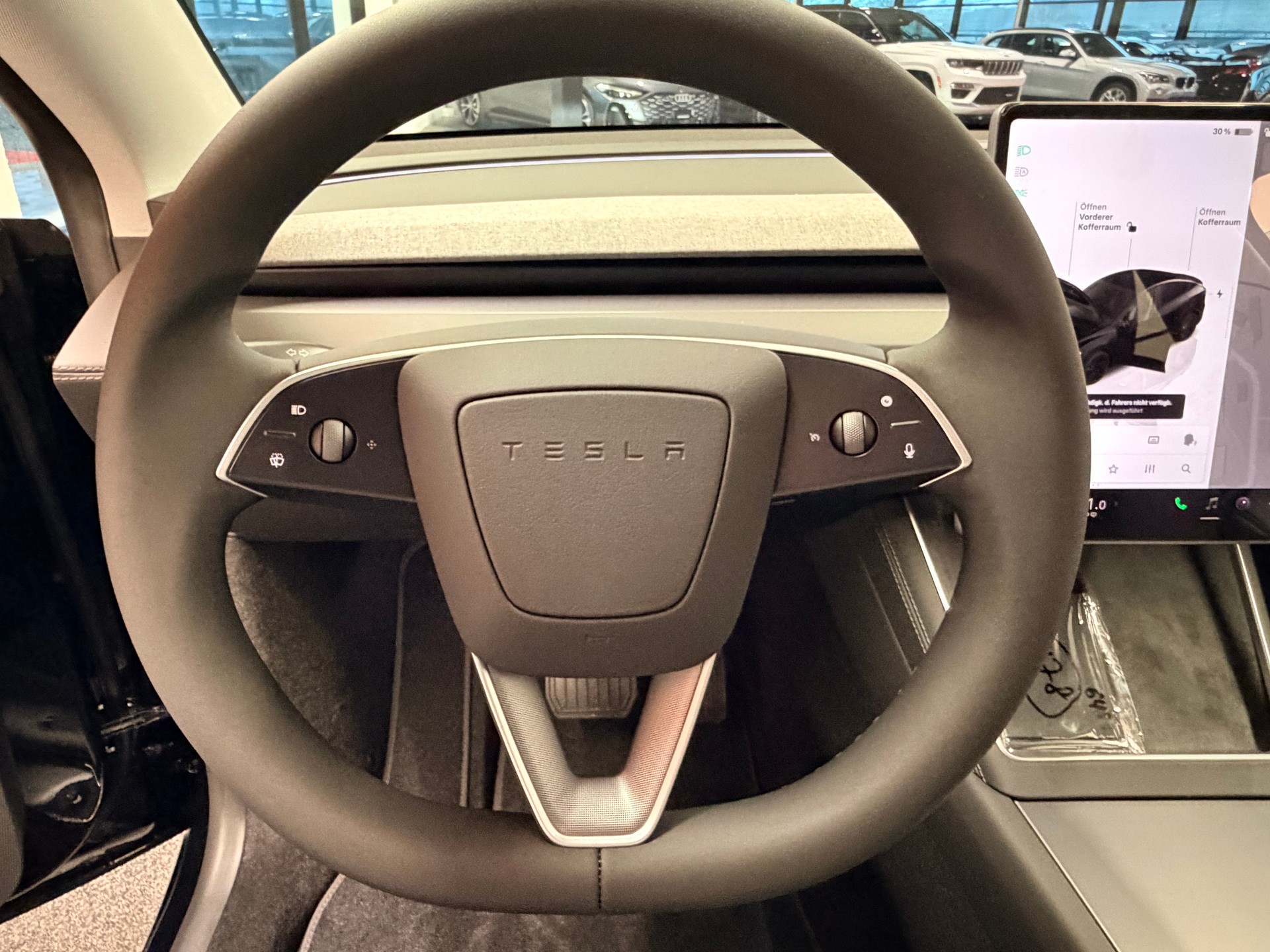 TESLA Model Y Long Range Premium AWD-image-28