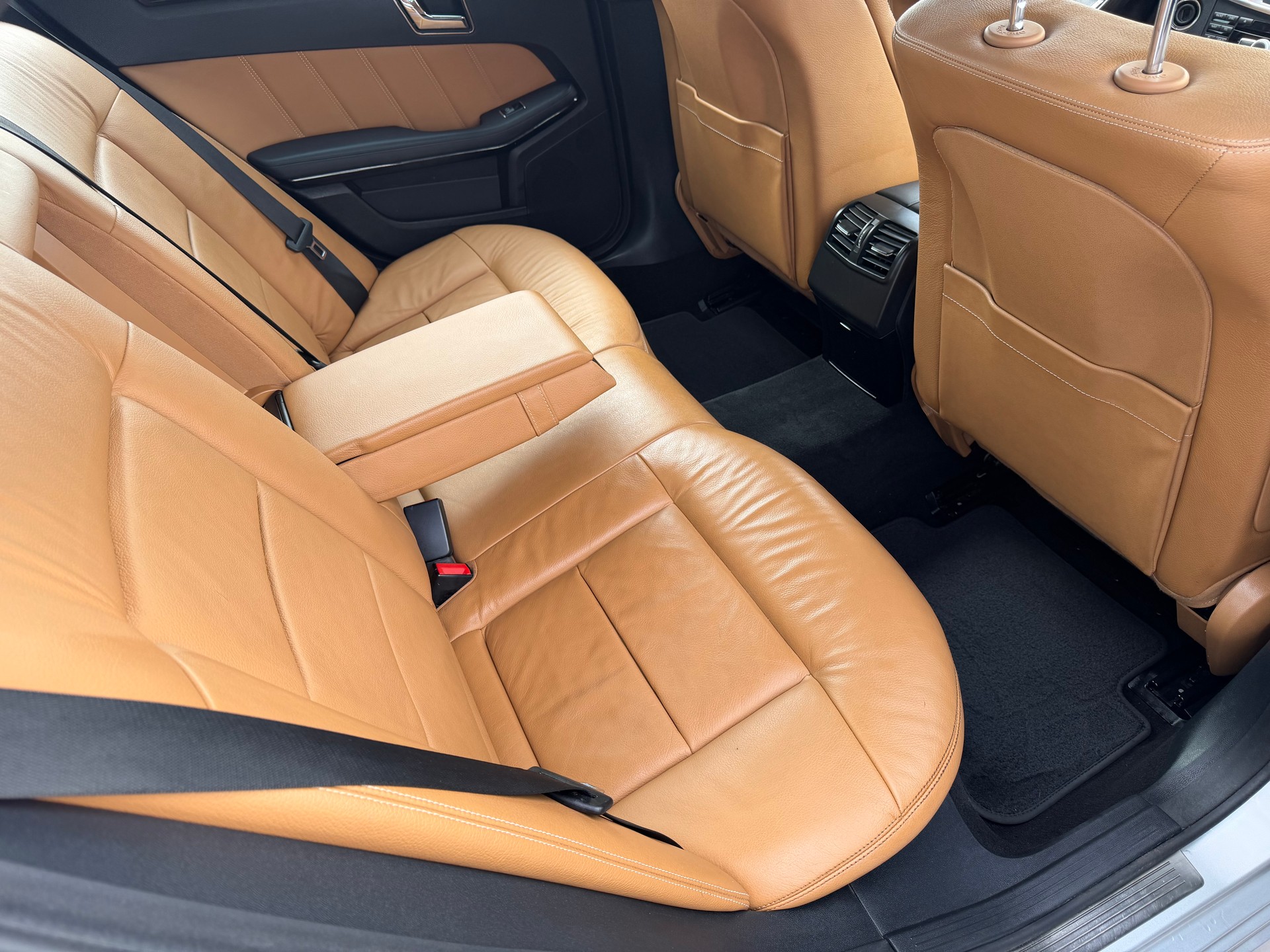 MERCEDES-BENZ E 350 CGI BlueEfficiency Avantgarde 7G-Tronic-image-13