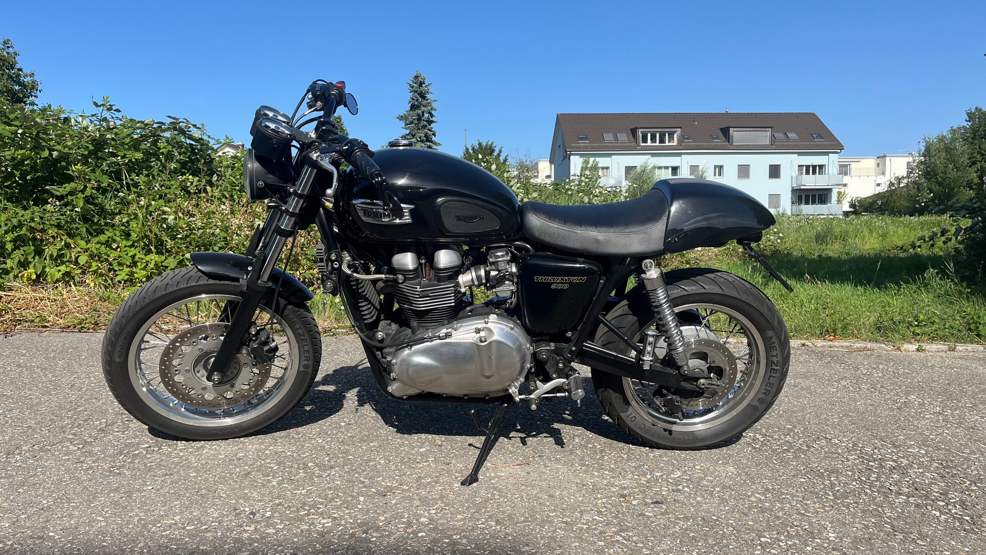 TRIUMPH Thruxton 900 i-image-1