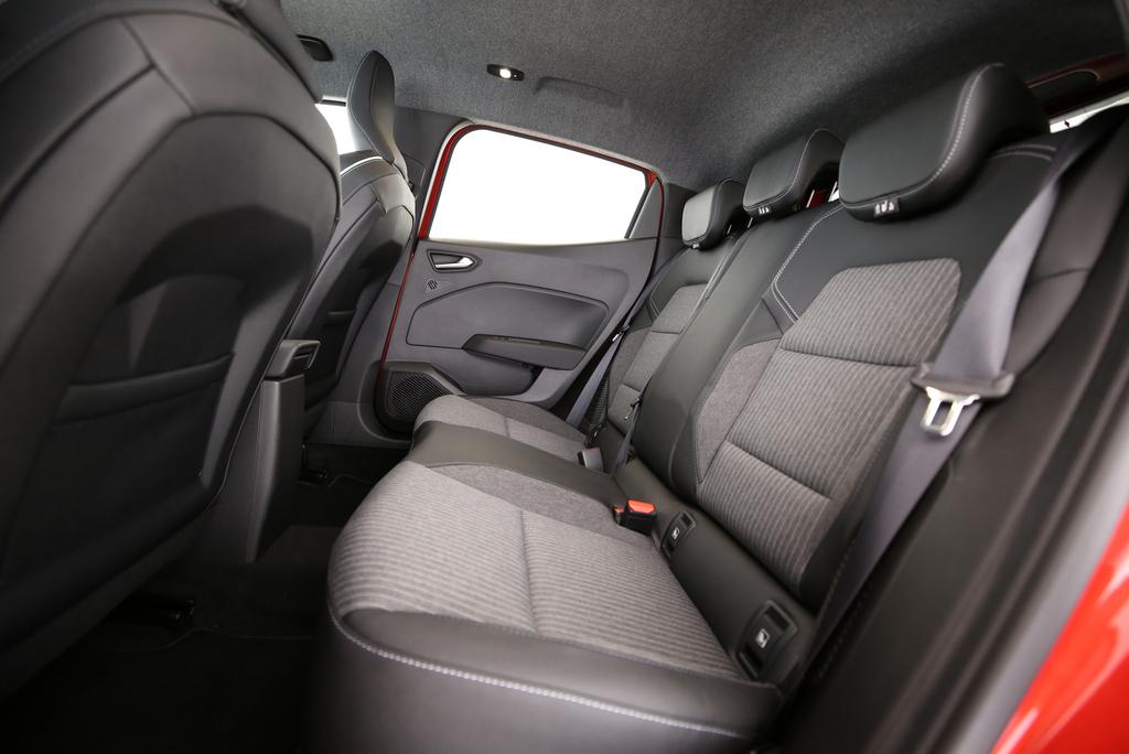 MITSUBISHI Colt 1.6 HEV Instyle-image-8