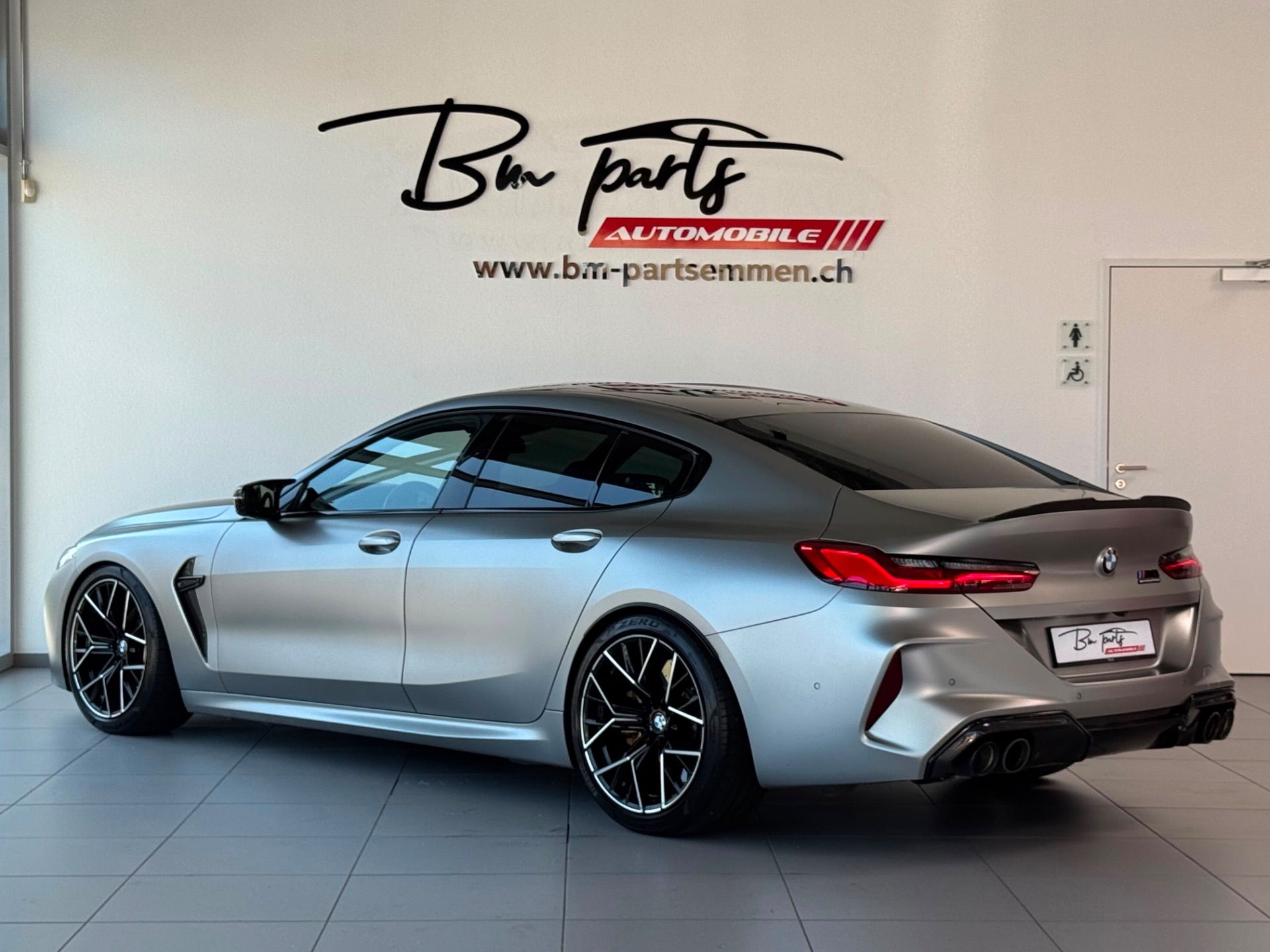 BMW M8 xDrive M Competition Steptronic-showroom-element-3