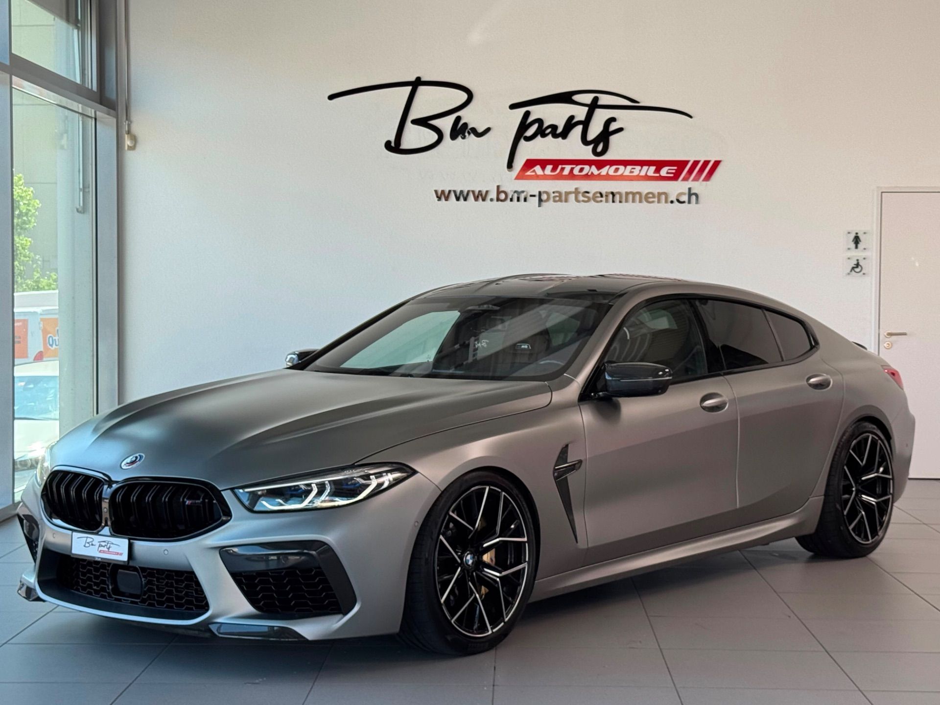 BMW M8 xDrive M Competition Steptronic-showroom-element-1
