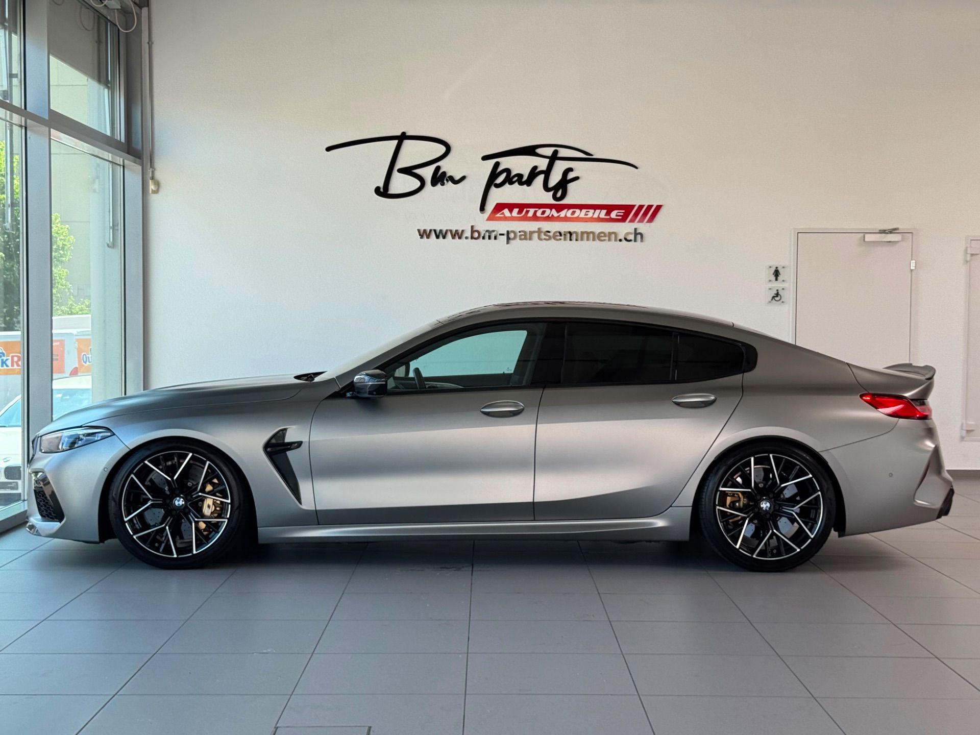 BMW M8 xDrive M Competition Steptronic-showroom-element-2