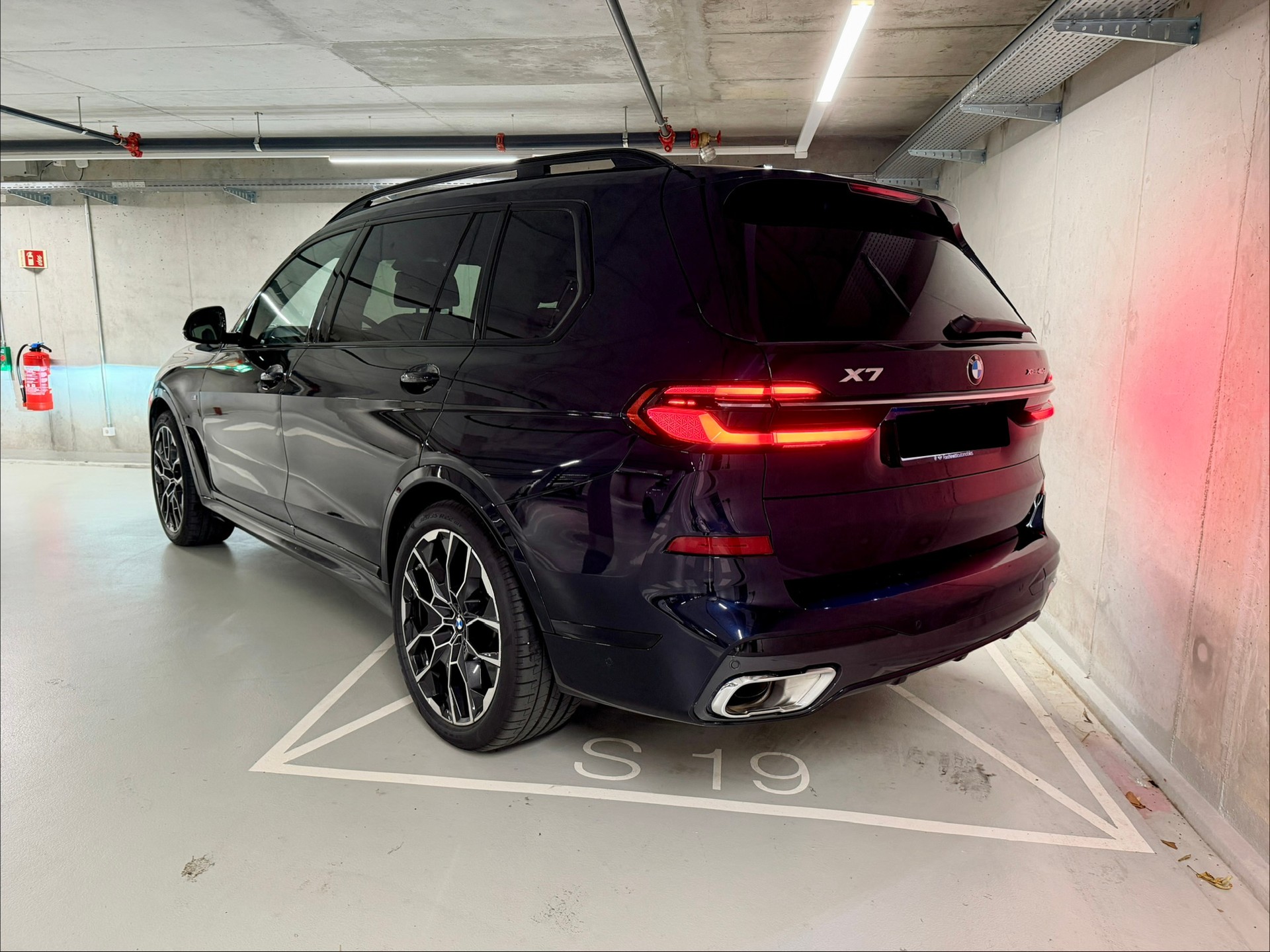 BMW X7 xDrive 48V 40d M Sport Steptronic-showroom-element-2