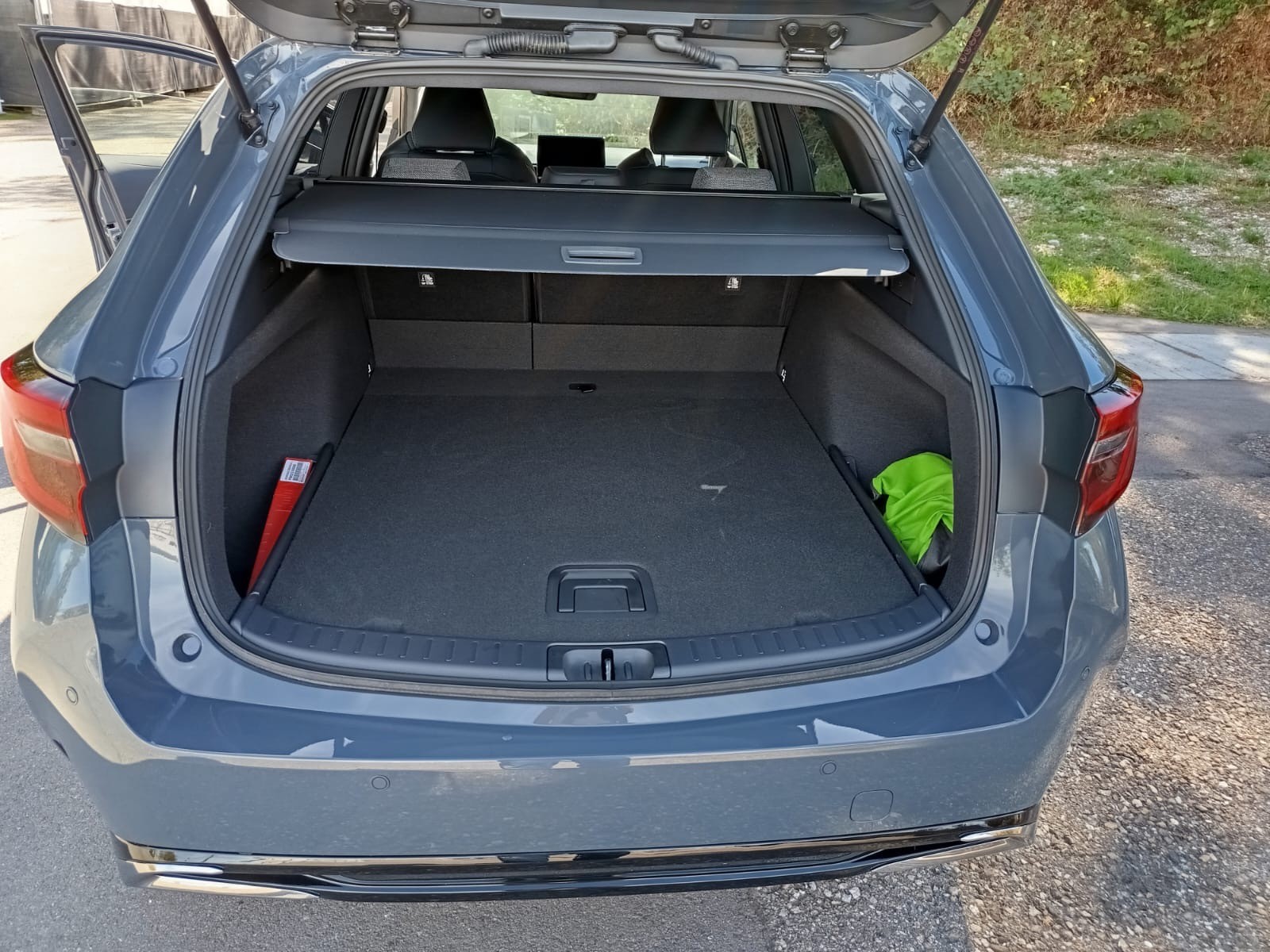 TOYOTA Corolla Touring Sports 1.8 HSD Trend e-CVT-image-19