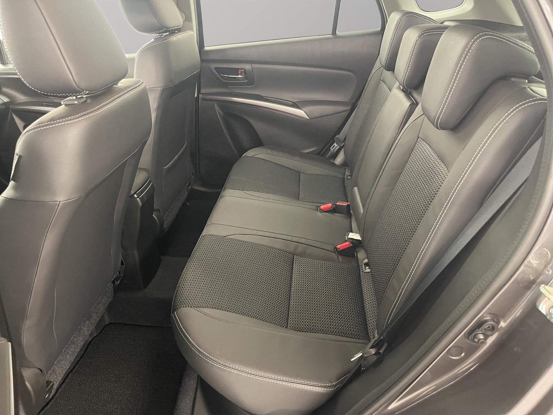 SUZUKI S-Cross 1.4 T Compact Top Hybrid 4x4-image-7
